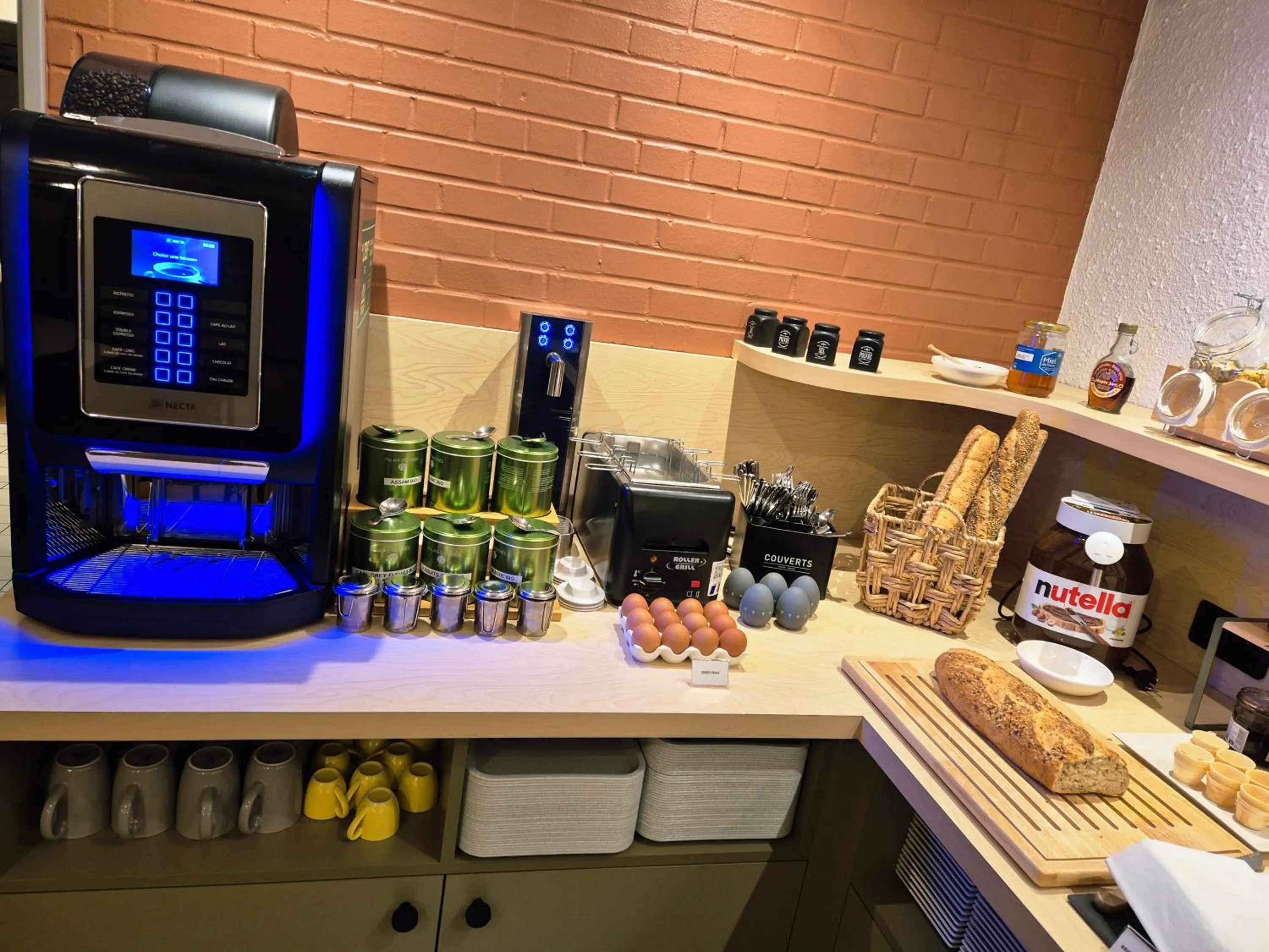 Breakfast in Hôtel Morphée Lille Villeneuve d'Ascq