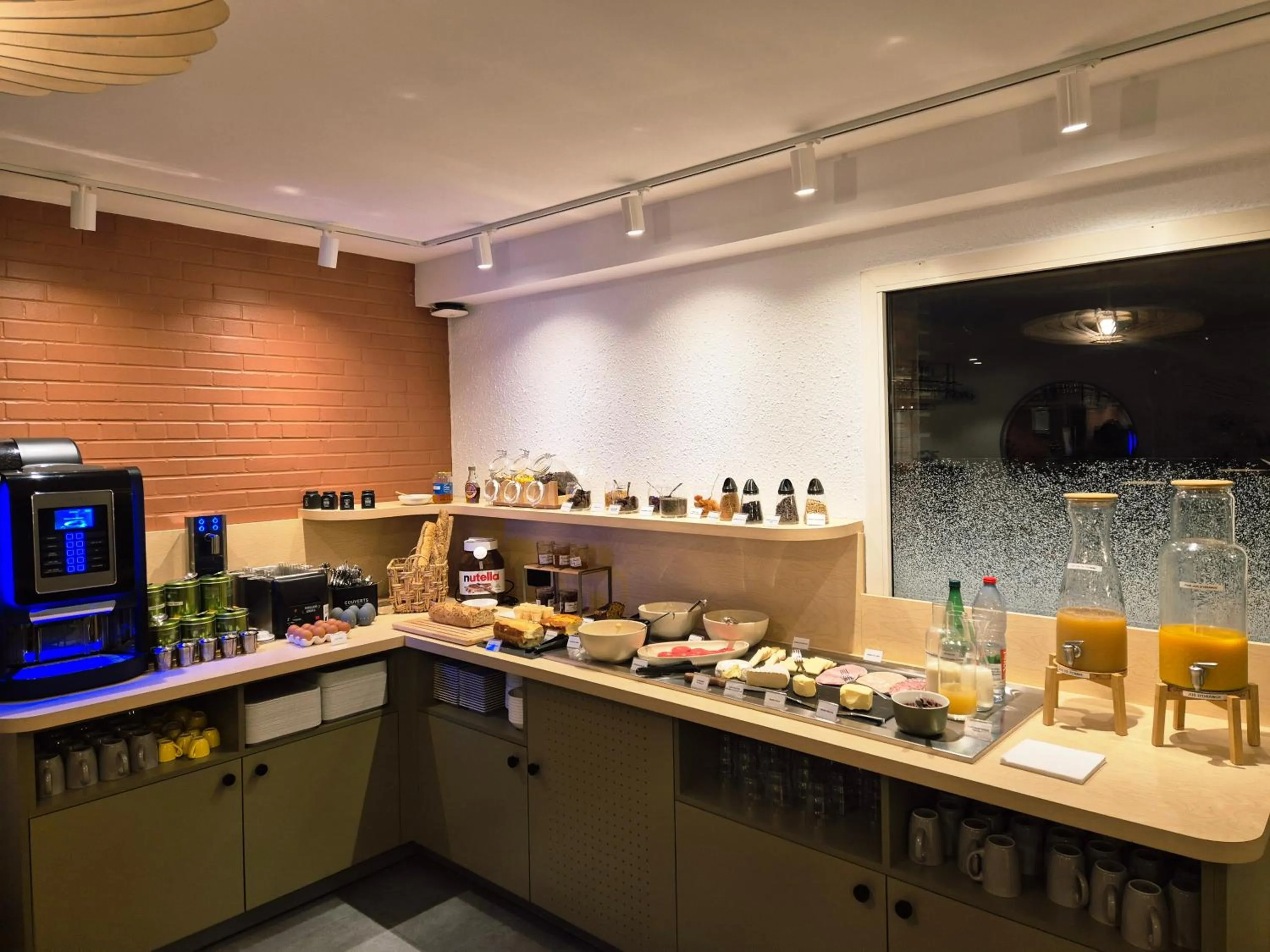 Breakfast in Hôtel Morphée Lille Villeneuve d'Ascq