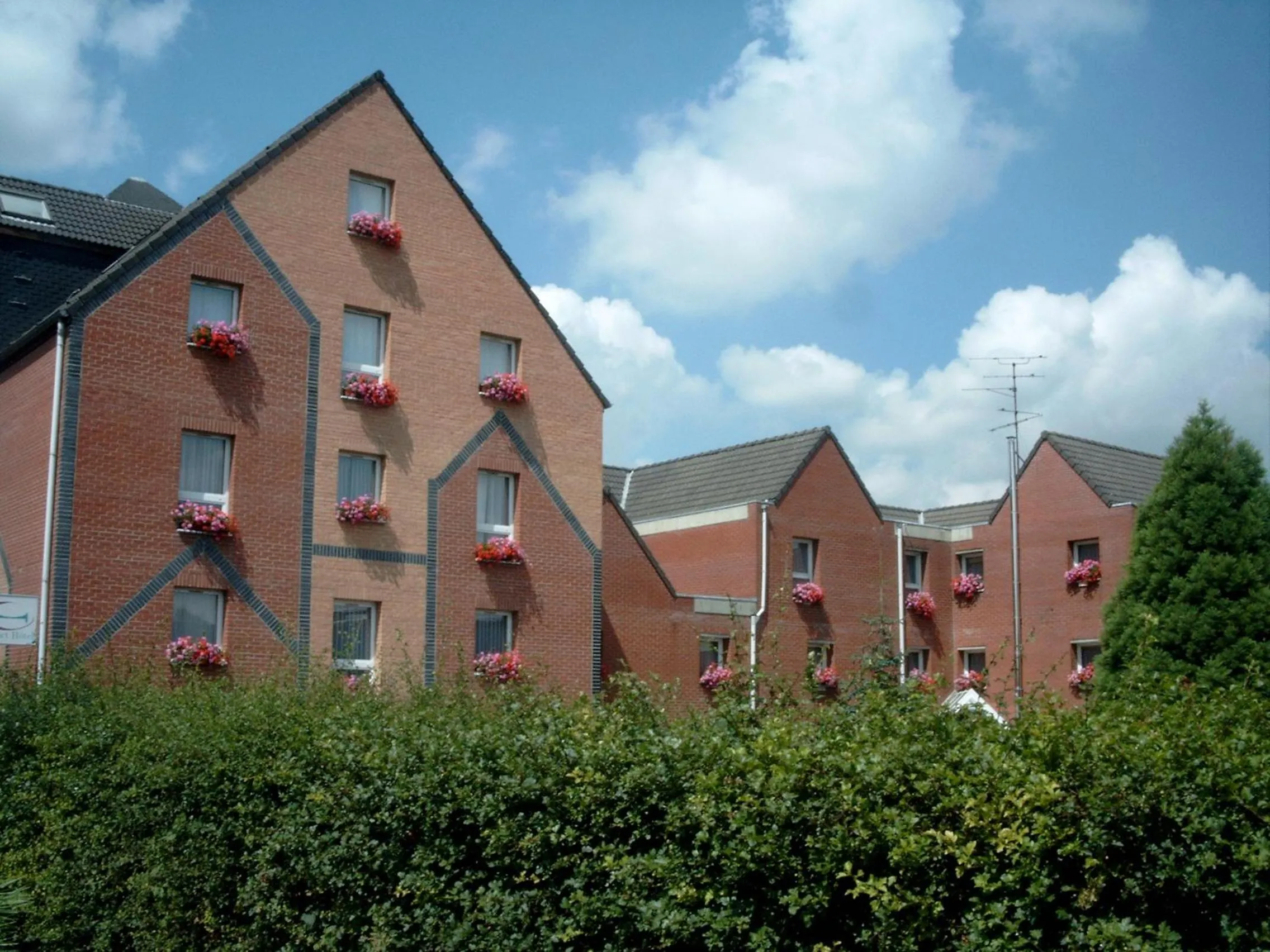 Facade/entrance in Hôtel Morphée Lille Villeneuve d'Ascq