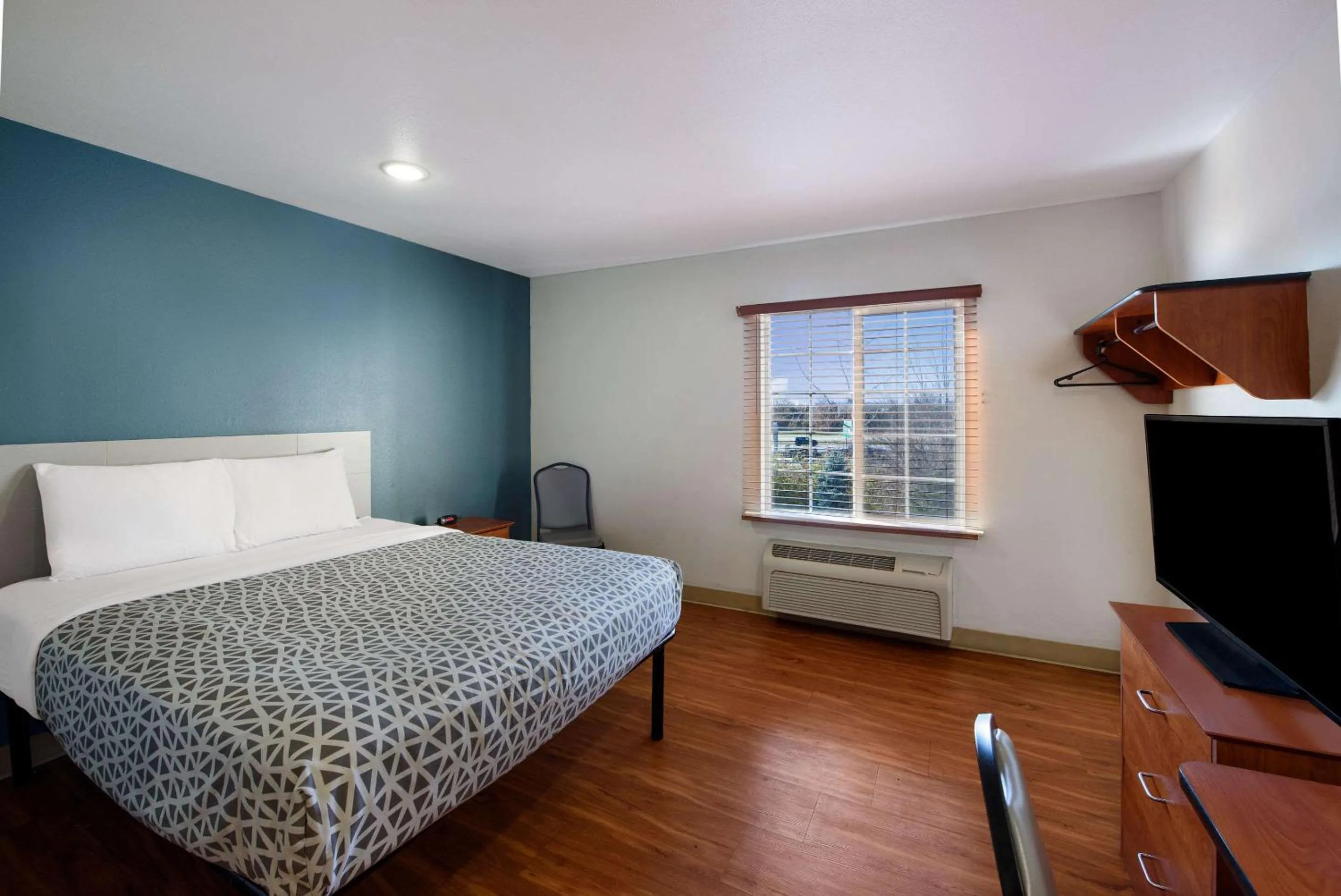 Bedroom, Bed in WoodSpring Suites Columbus Southeast
