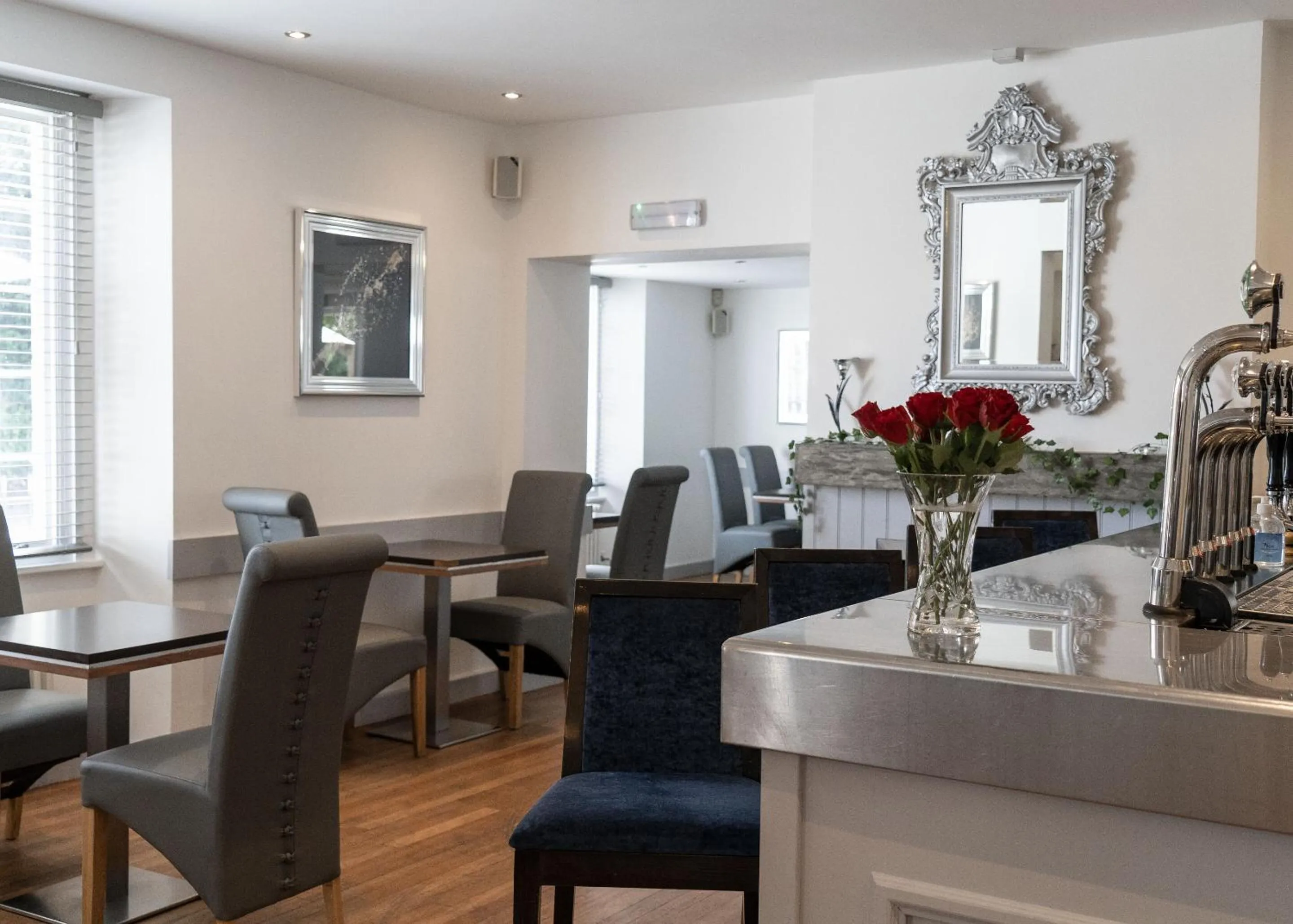 Lounge or bar in The Kings Head Country Hotel