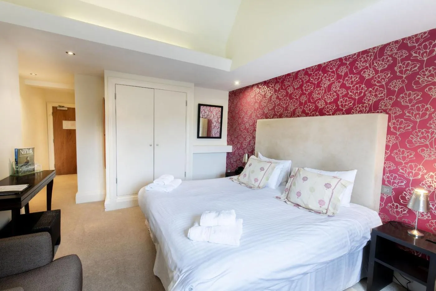 Bedroom, Bed in The Kings Head Country Hotel