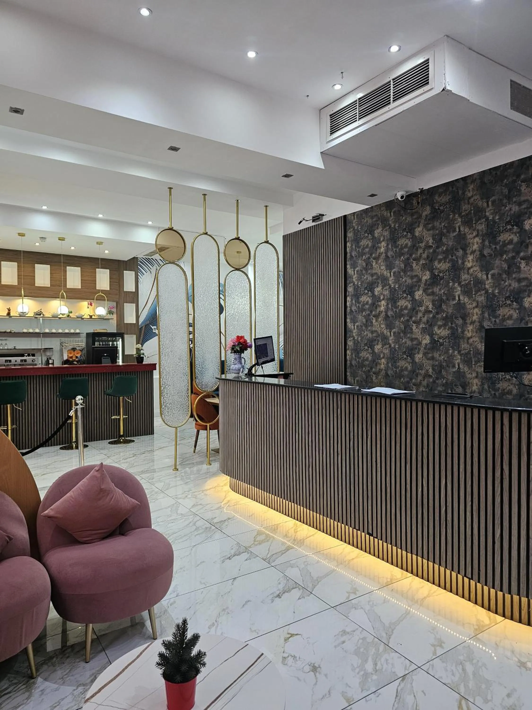 Lobby or reception in Cromwell Hotel