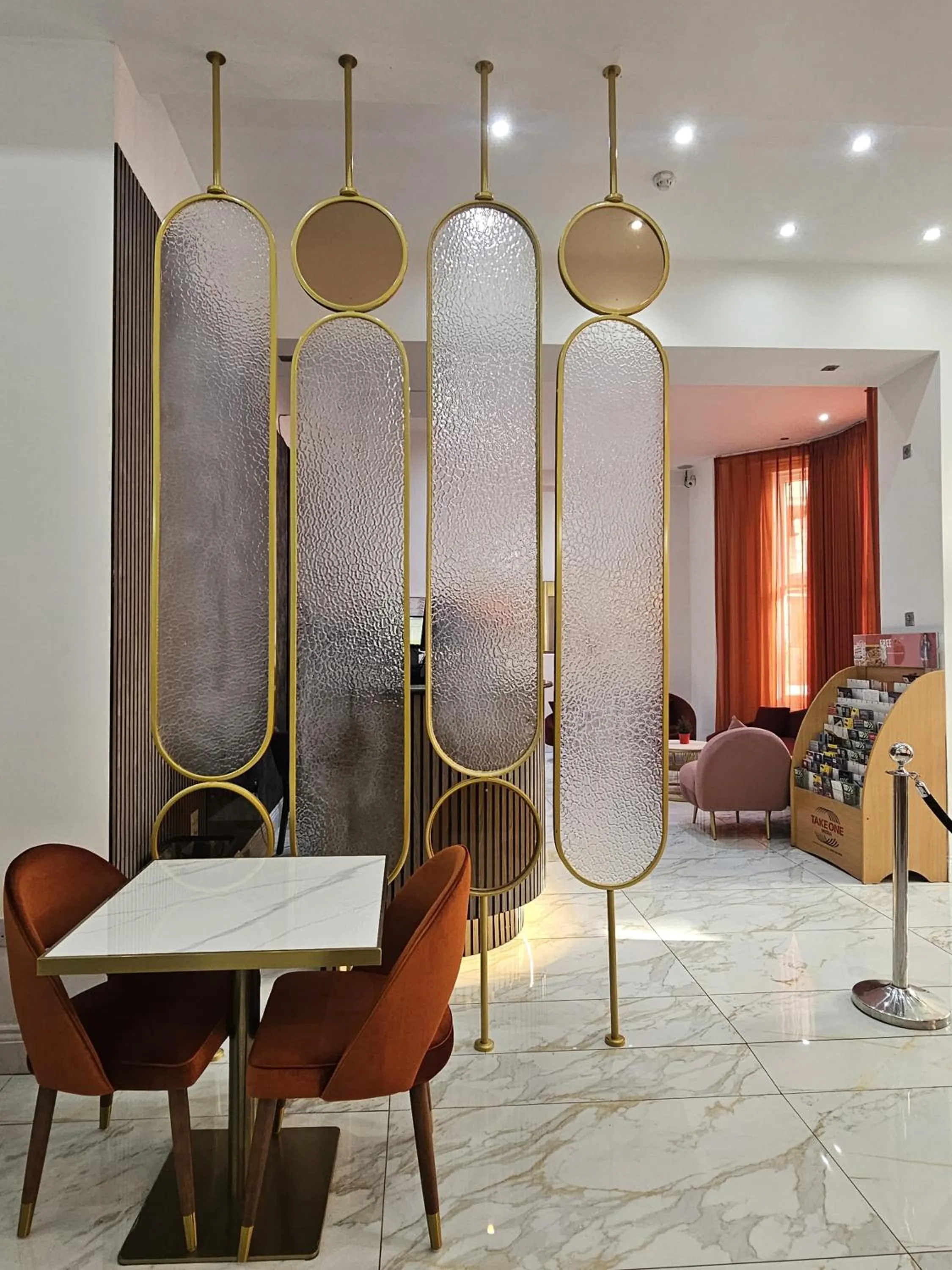 Seating area in Cromwell Hotel