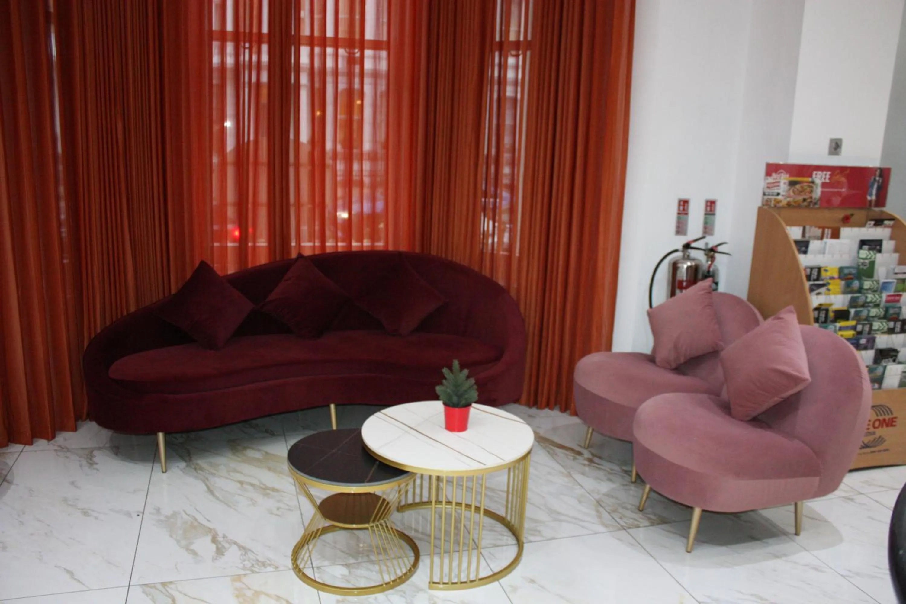 Living room in Cromwell Hotel