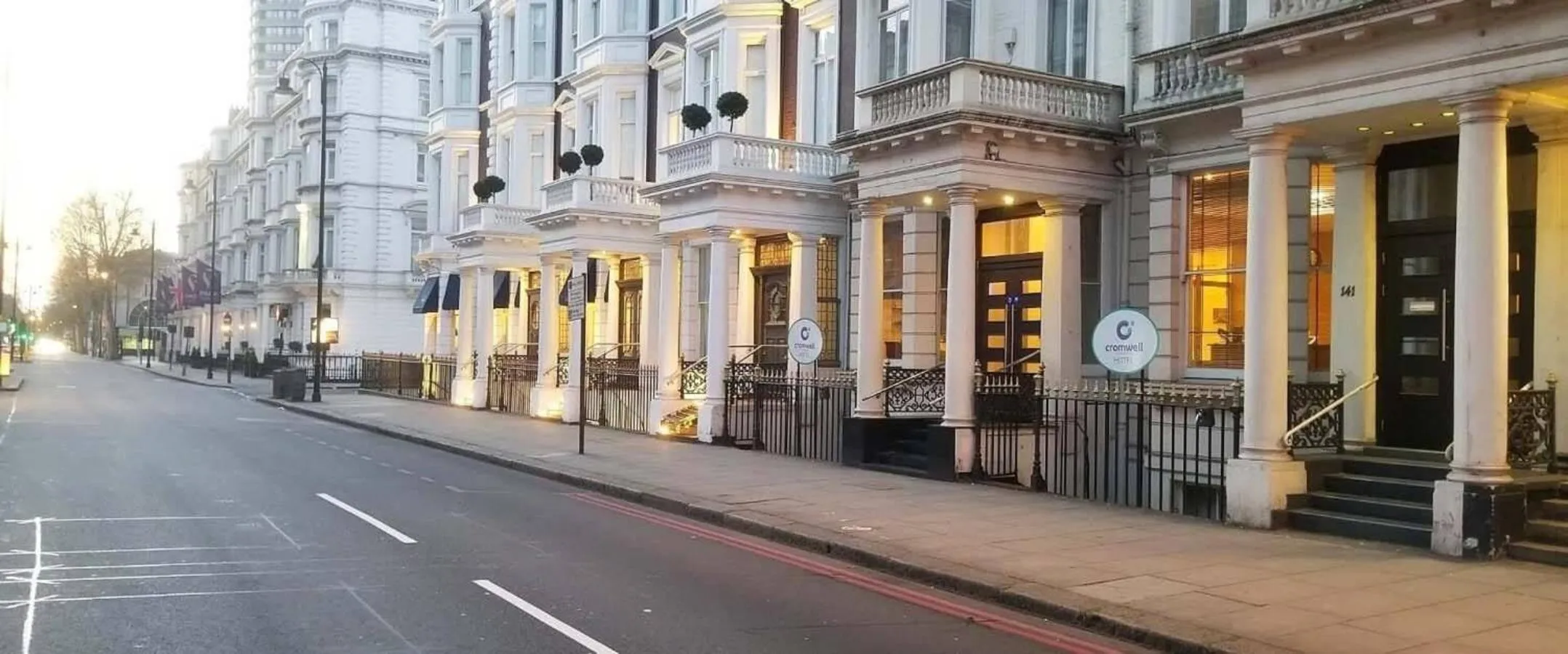 Neighbourhood in Cromwell Hotel