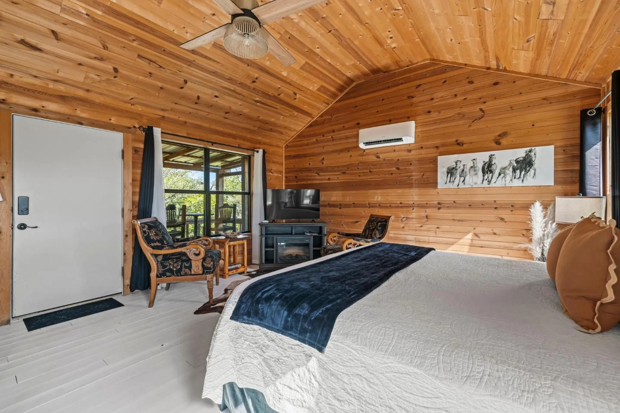 Bed in City on a Hill at Spring Creek