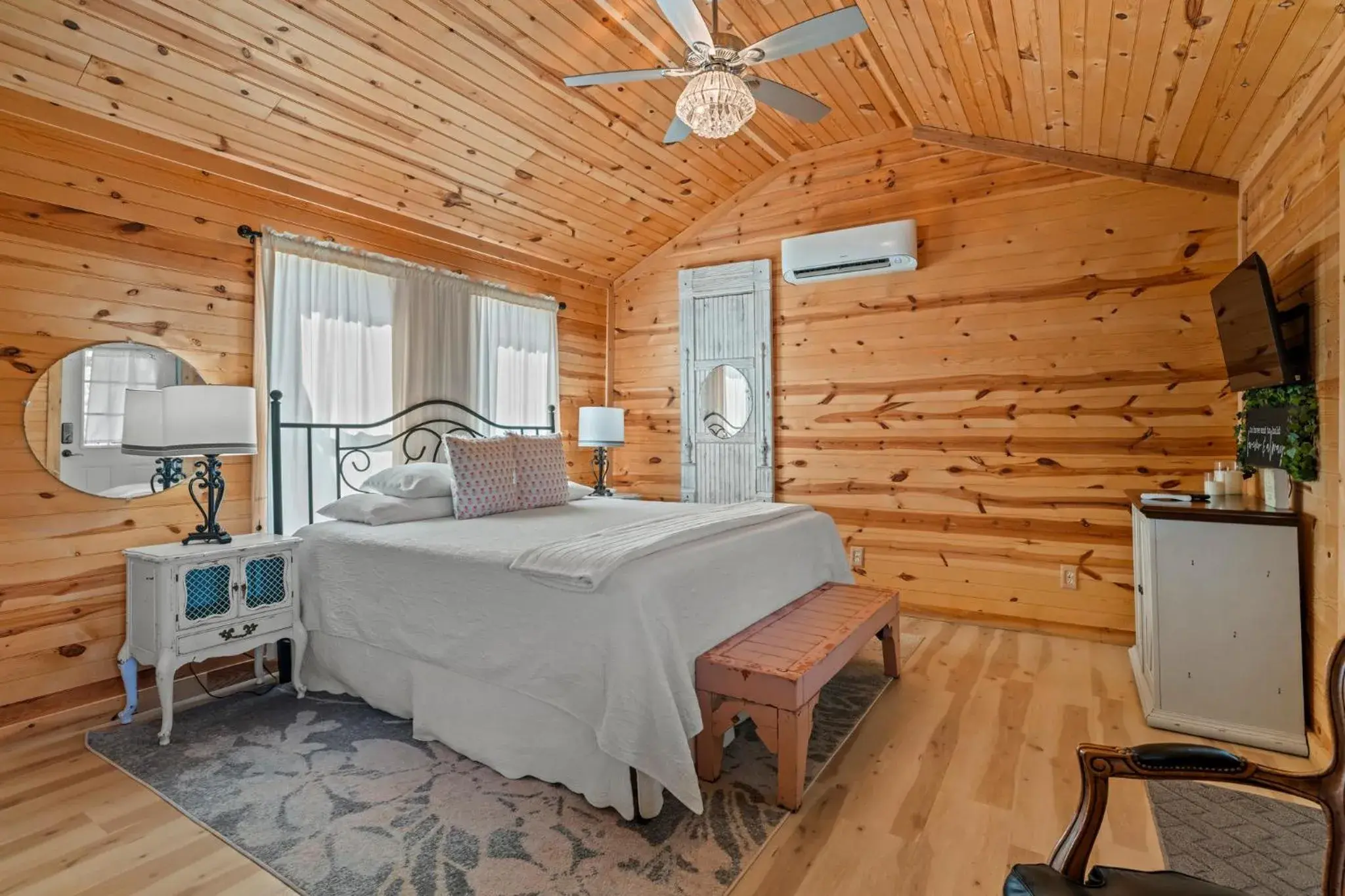 Suite with Hot Tub in City on a Hill at Spring Creek Suite with Hot Tub in City on a Hill at Spring Creek