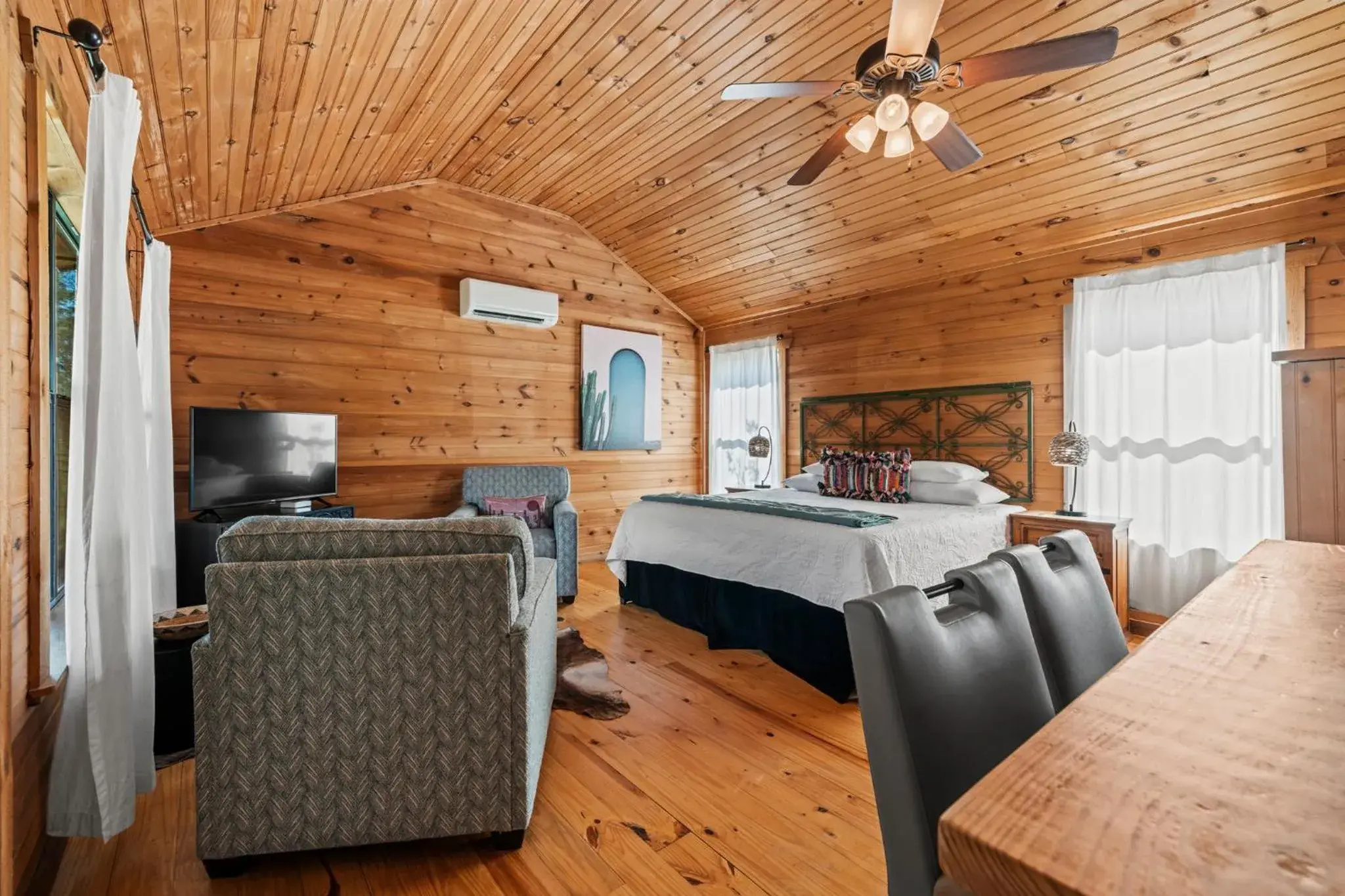 One-Bedroom Cabin in City on a Hill at Spring Creek One-Bedroom Cabin in City on a Hill at Spring Creek