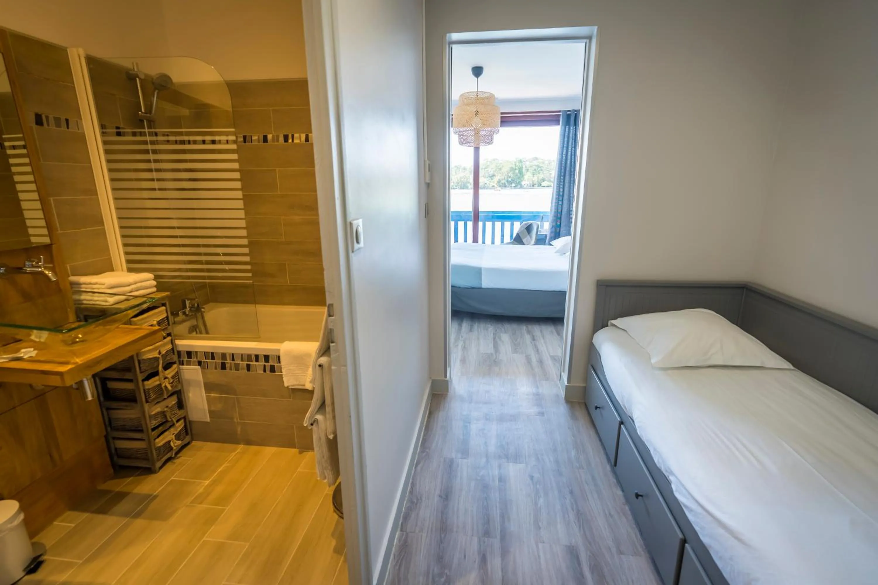 Photo of the whole room, Bed in Le Relais Du Lac