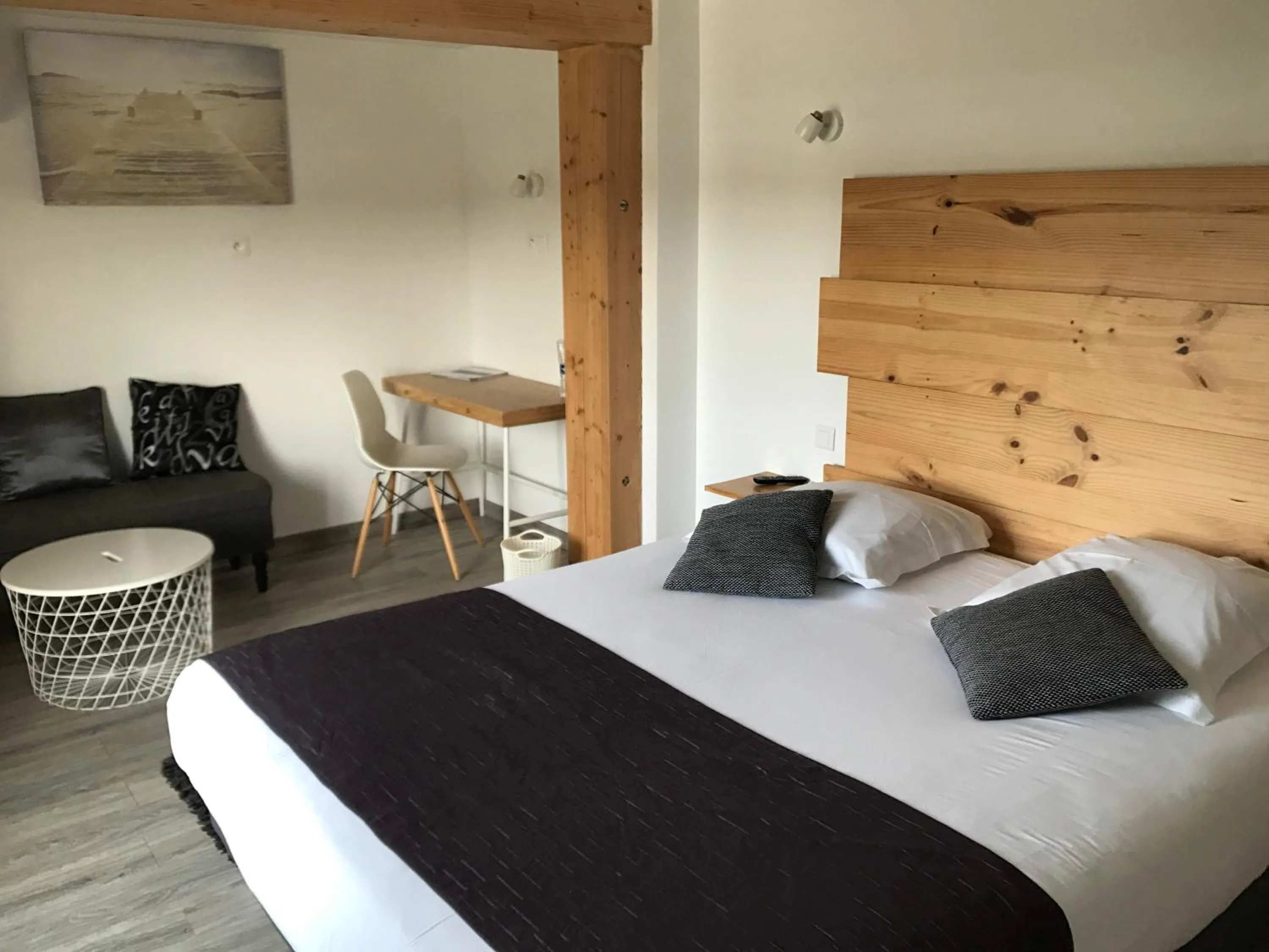 Photo of the whole room, Bed in Le Relais Du Lac