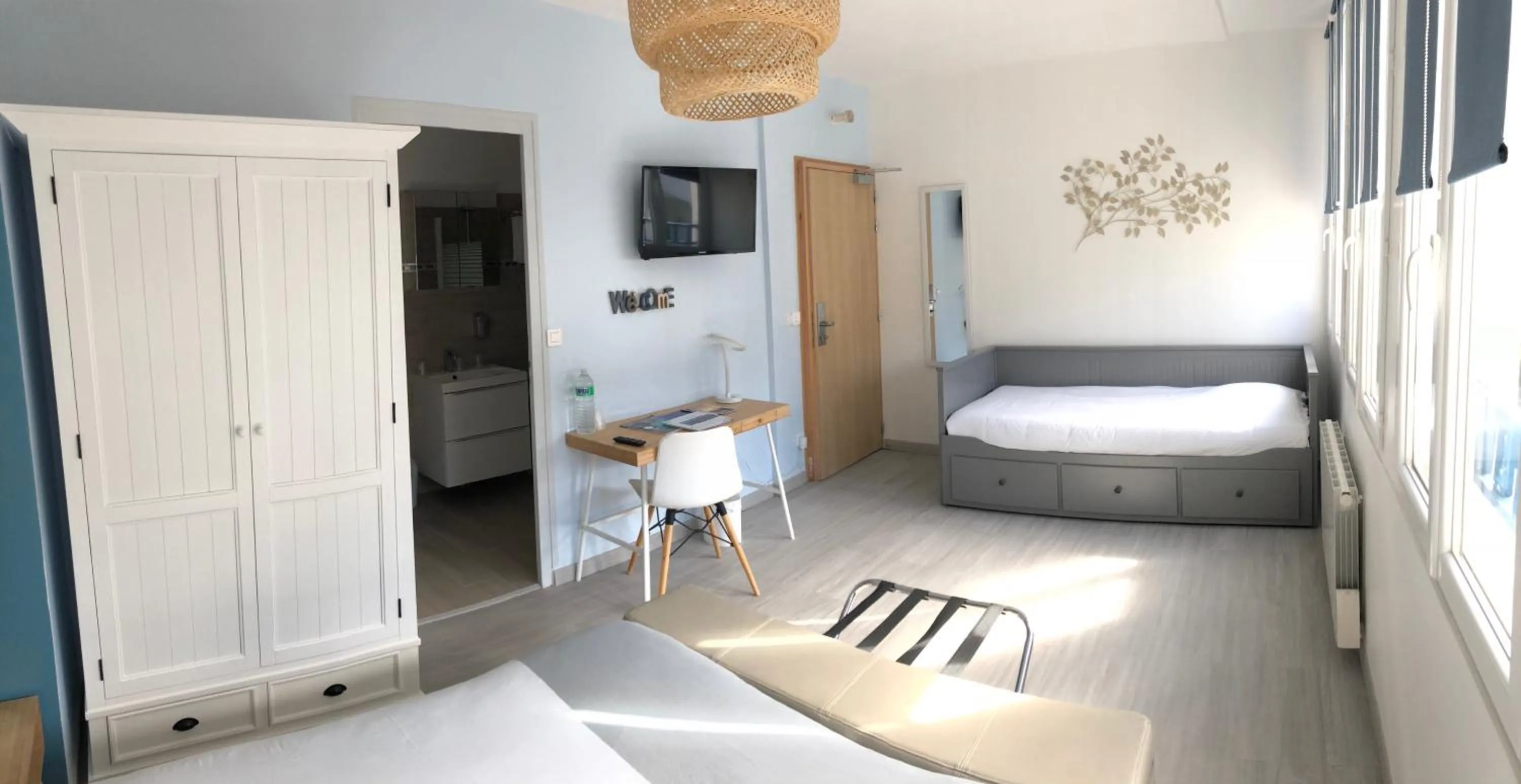 Photo of the whole room, Bed in Le Relais Du Lac