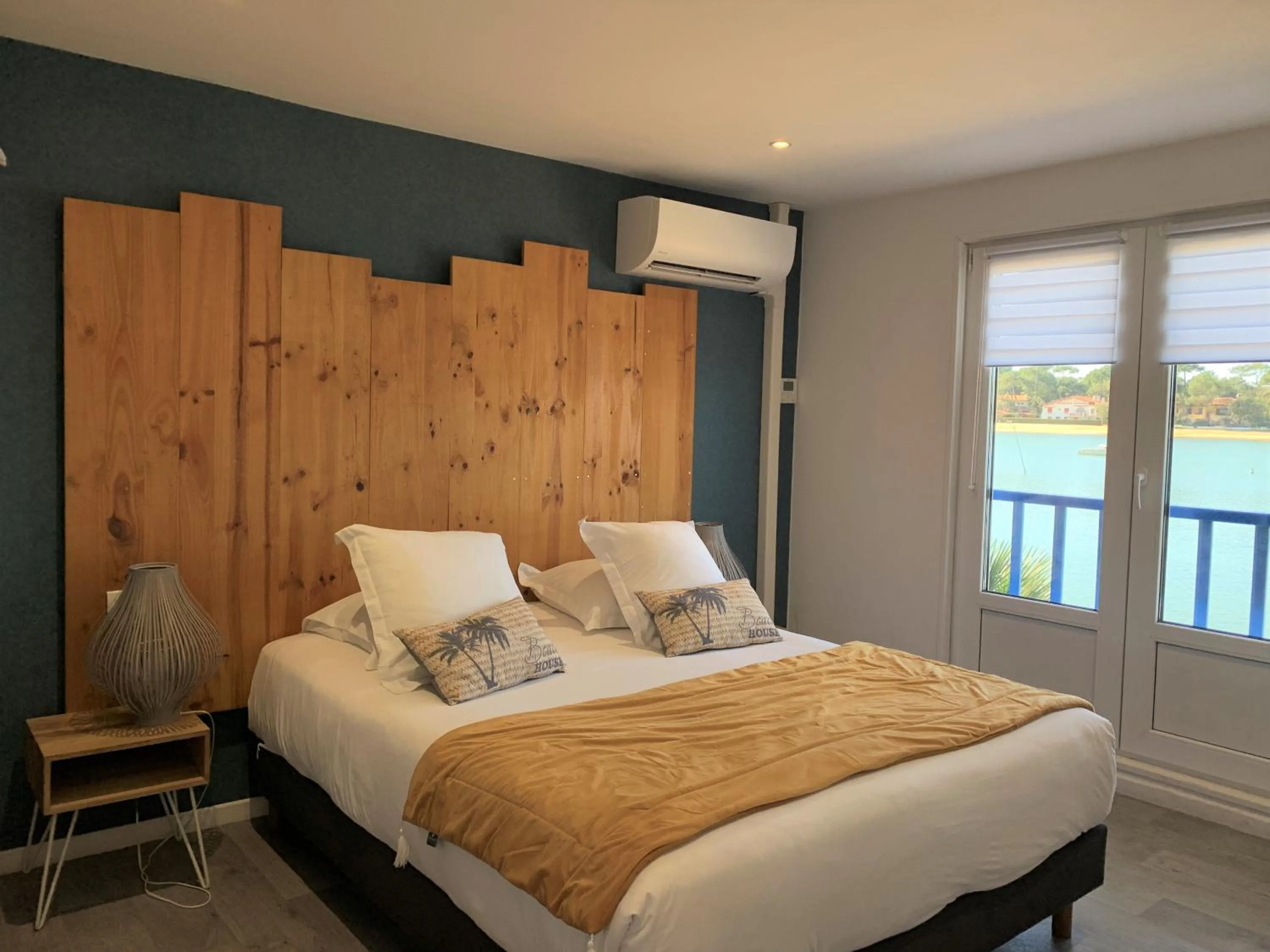 Bed in Le Relais Du Lac