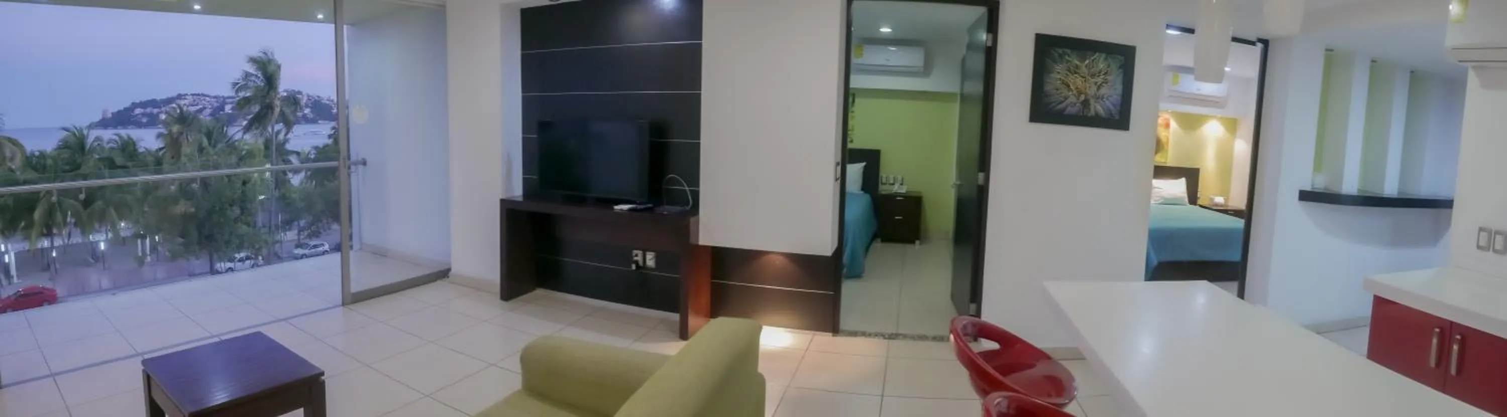 Dining area, Bed in Ramada by Wyndham Acapulco Hotel & Suites