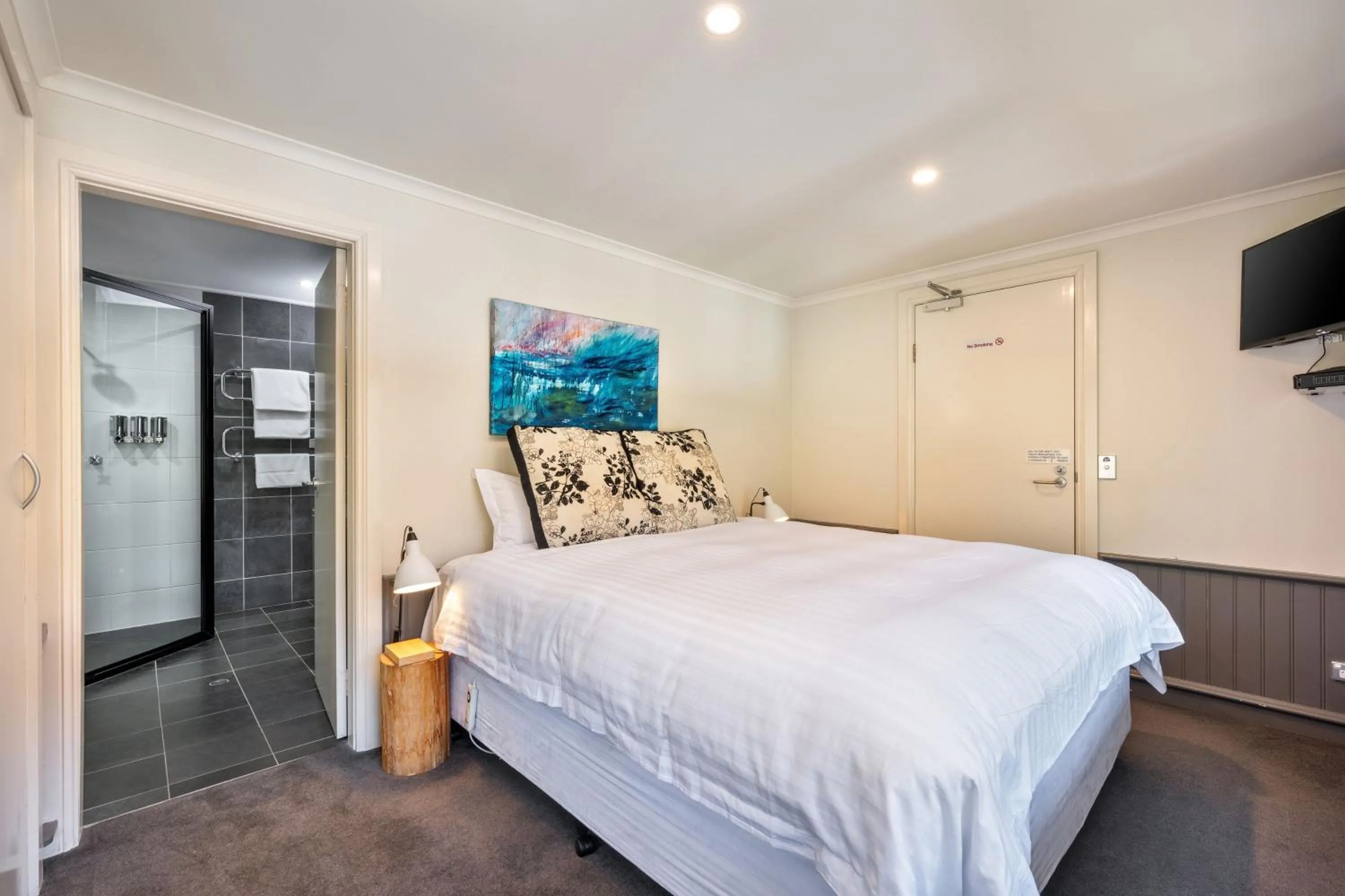 Bedroom, Bed in Pure Chalet Thredbo