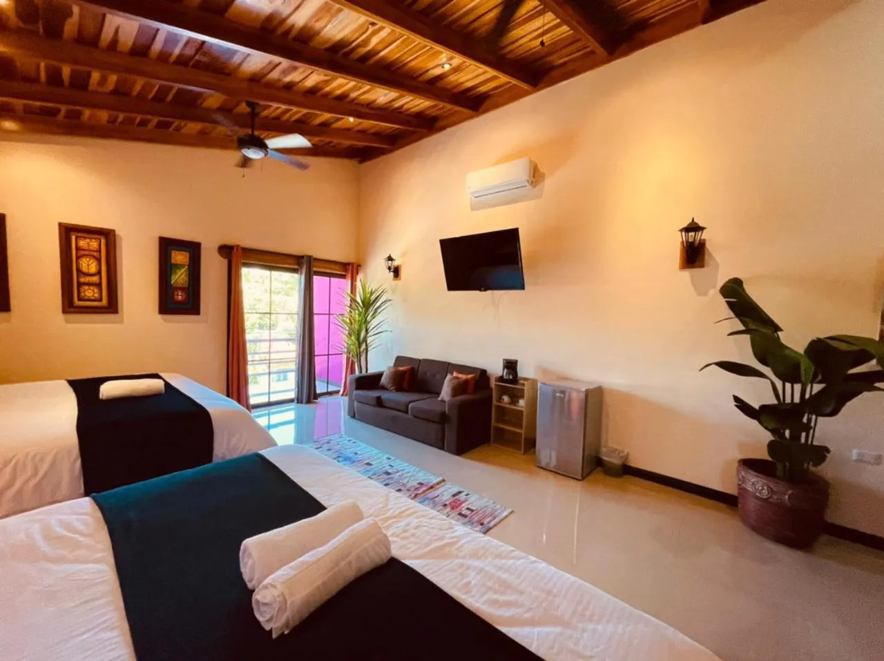 TV and multimedia, Bed in Millenium Manuel Antonio Park and beach