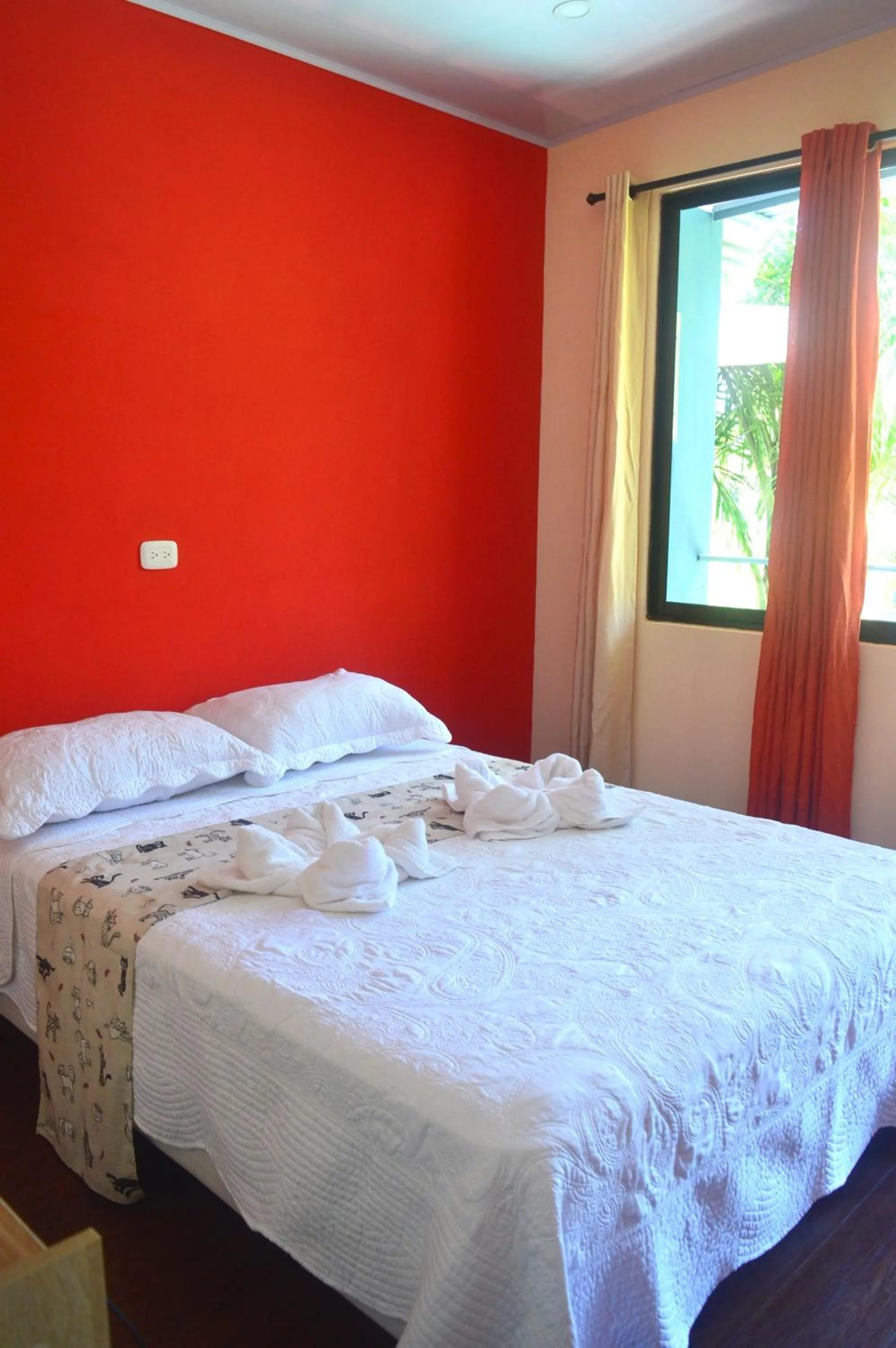 Photo of the whole room, Bed in Millenium Manuel Antonio Park and beach