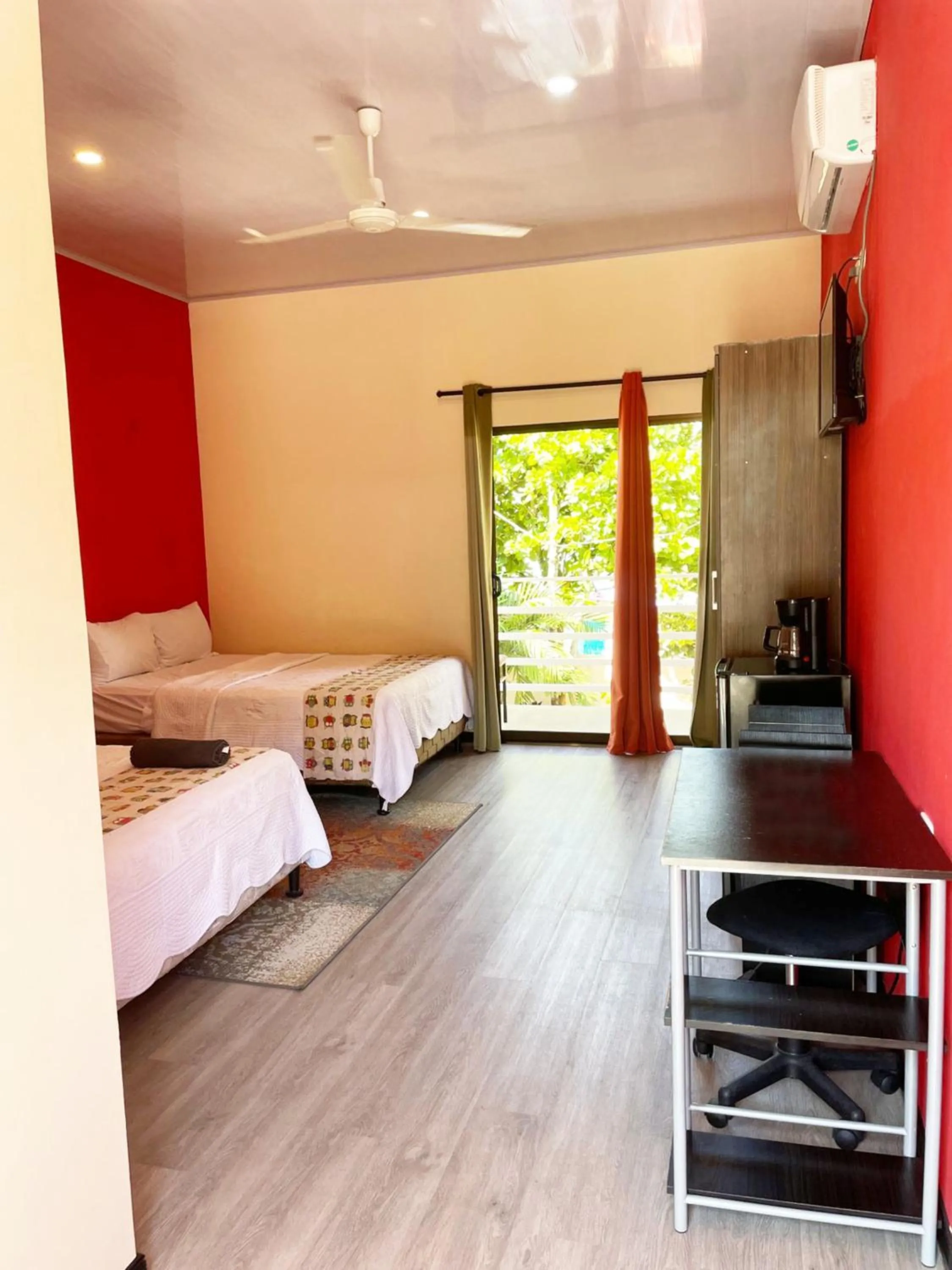 Bed in Millenium Manuel Antonio Park and beach