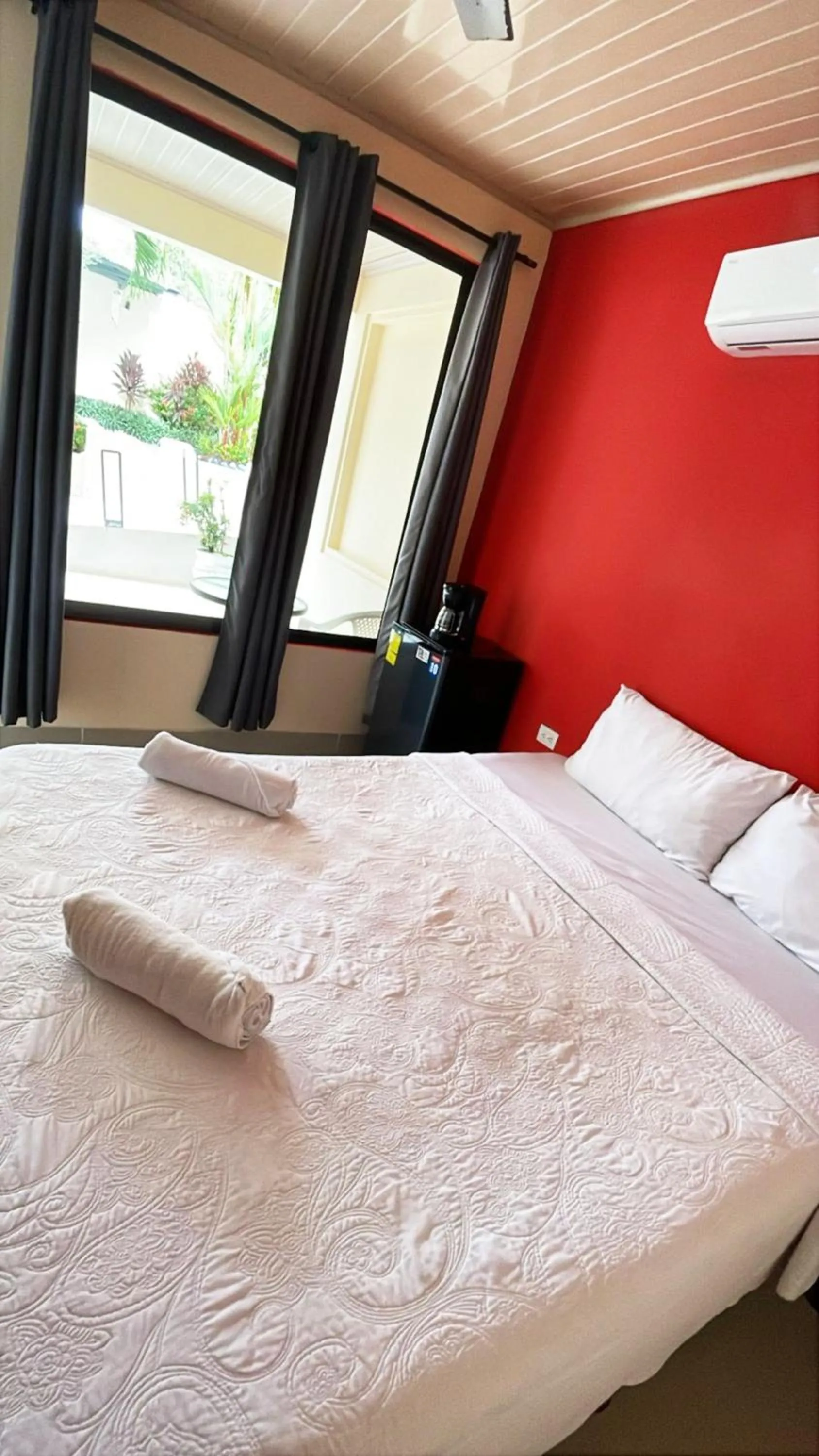 Bed in Millenium Manuel Antonio Park and beach