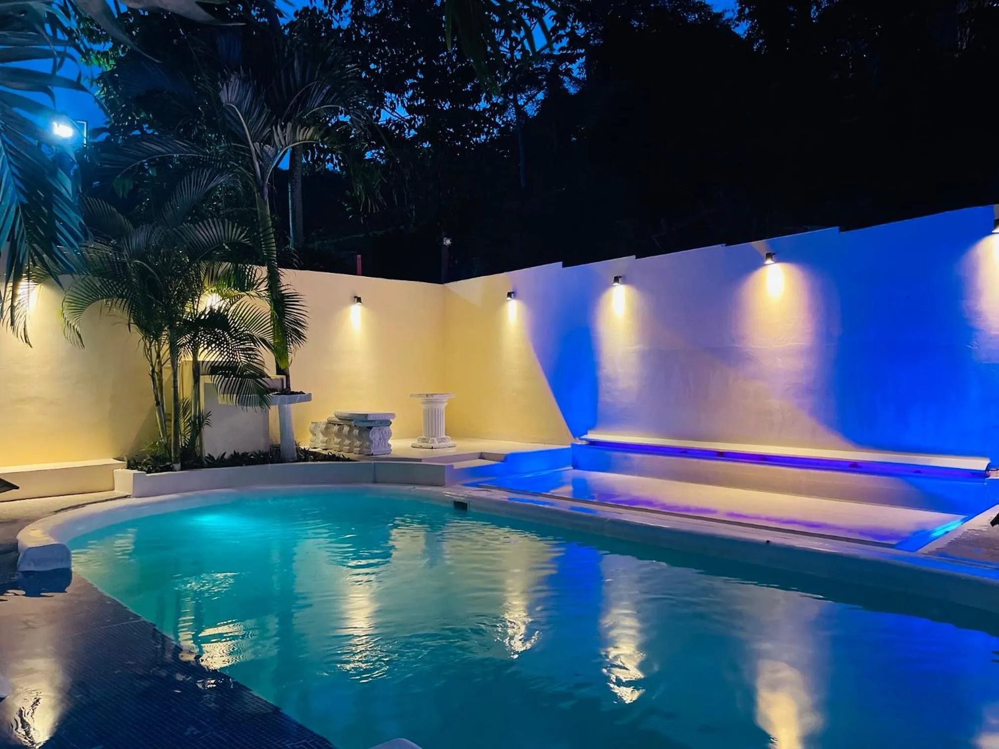 Swimming pool in Millenium Manuel Antonio Park and beach