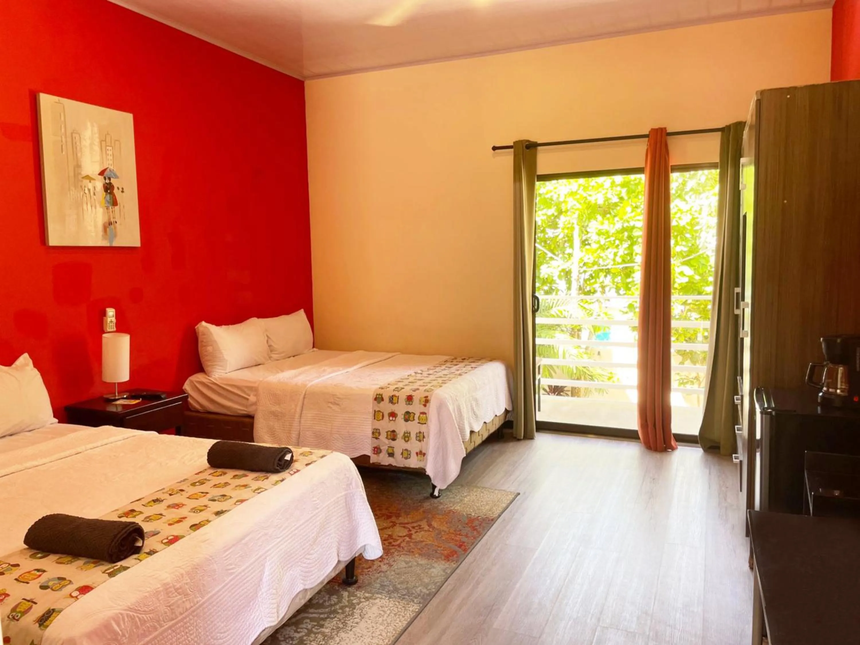 Bed in Millenium Manuel Antonio Park and beach