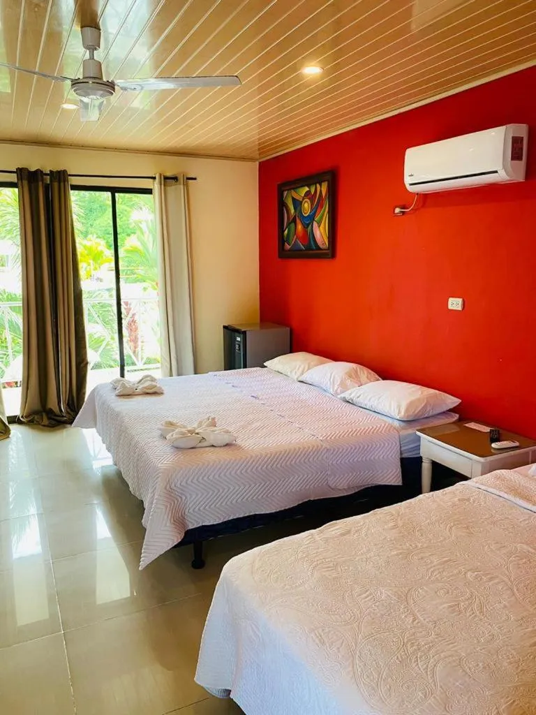 Bed in Millenium Manuel Antonio Park and beach