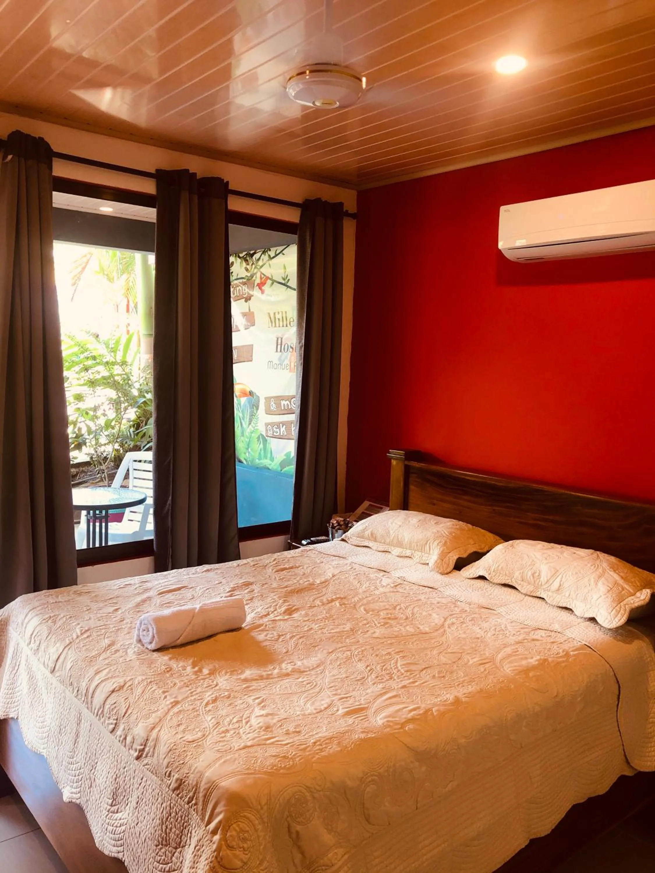 Photo of the whole room, Bed in Millenium Manuel Antonio Park and beach