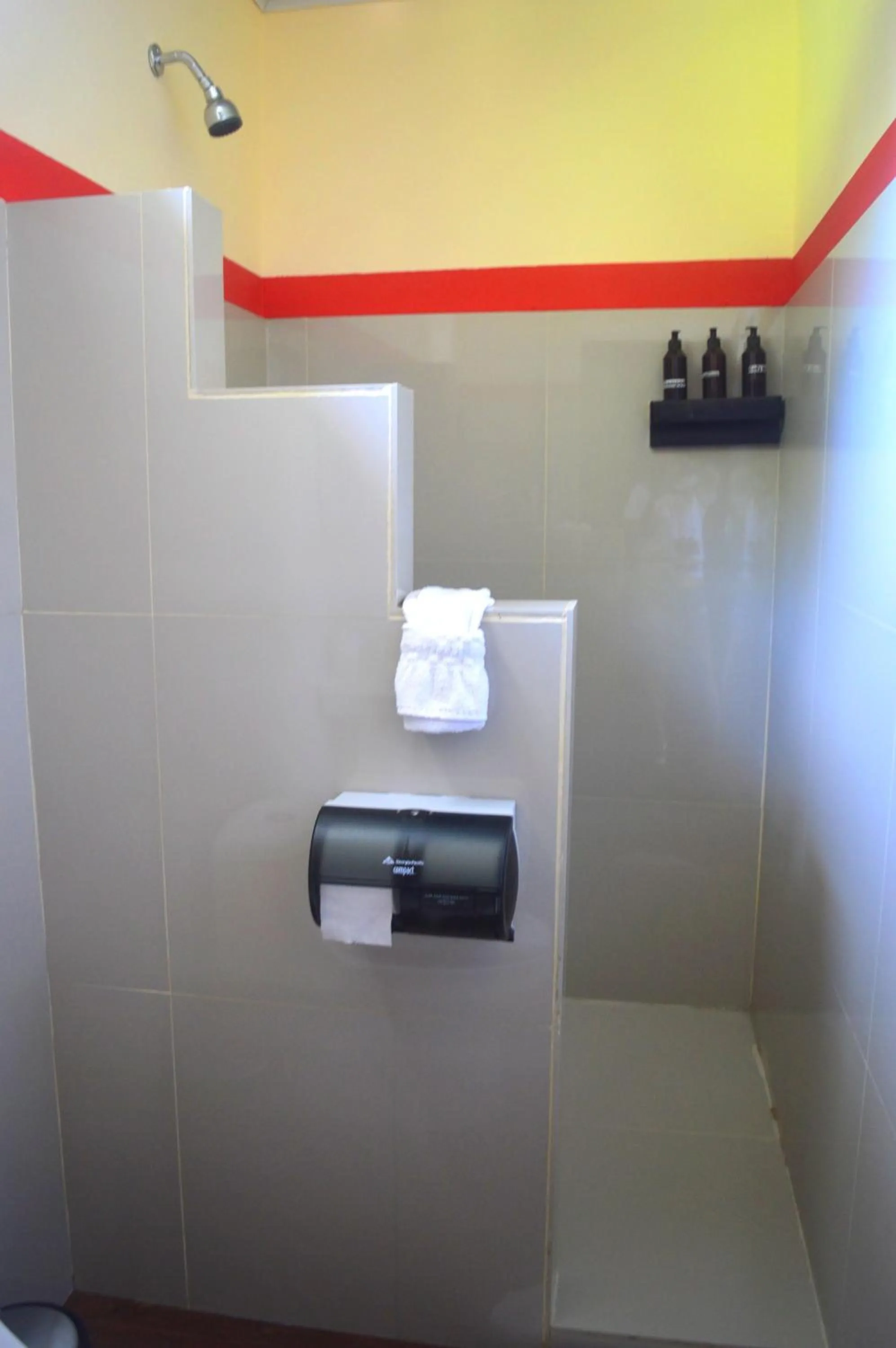 Bathroom in Millenium Manuel Antonio Park and beach