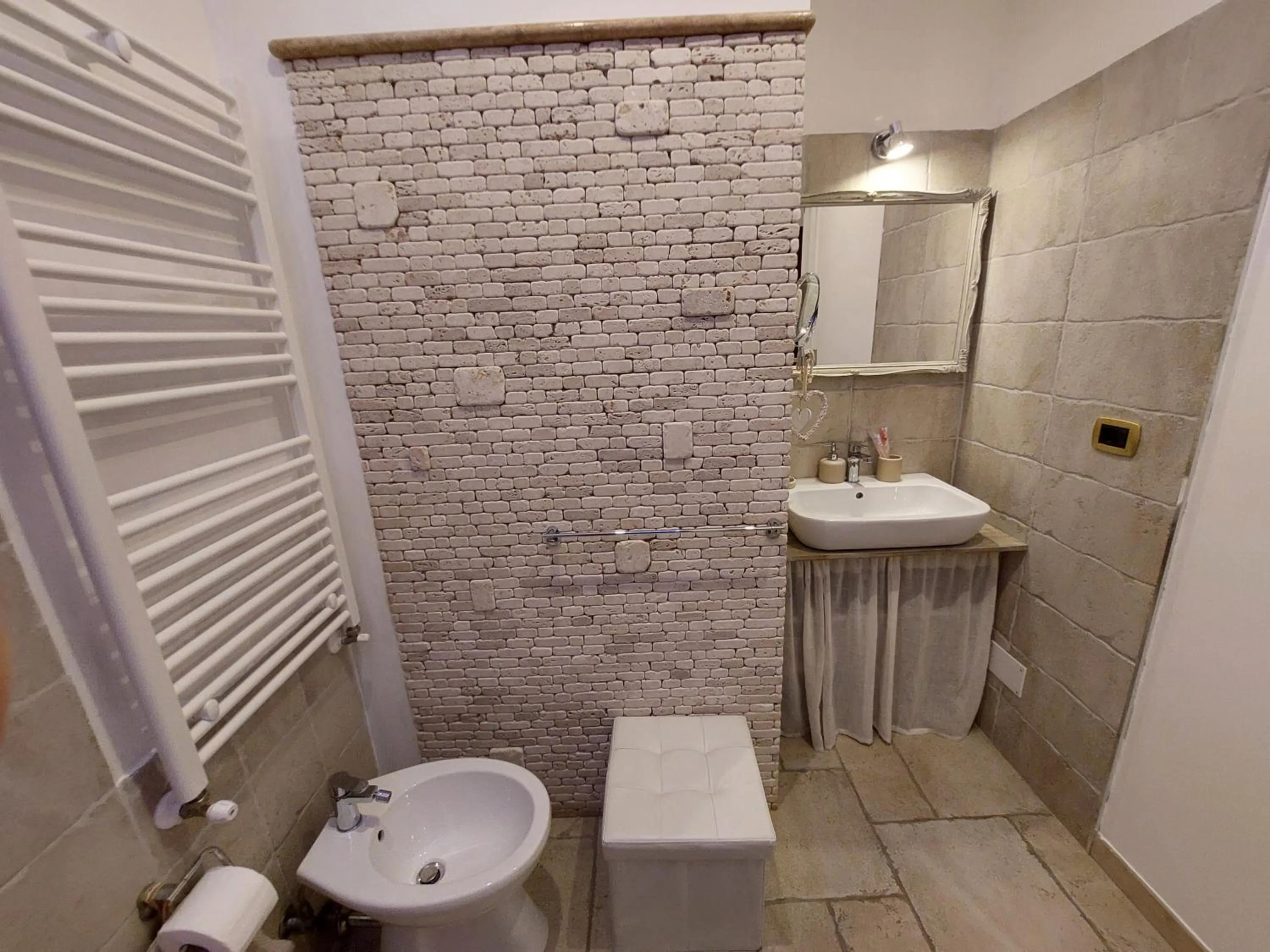 Shower in Mama Damì