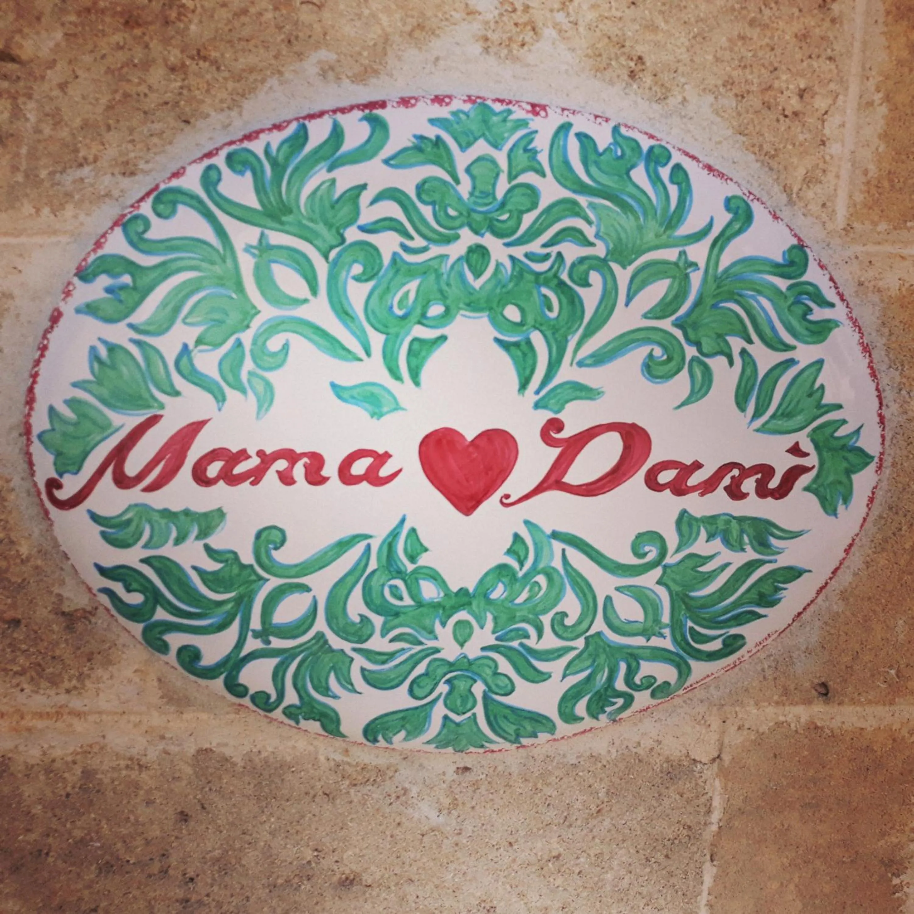 Property logo or sign in Mama Damì