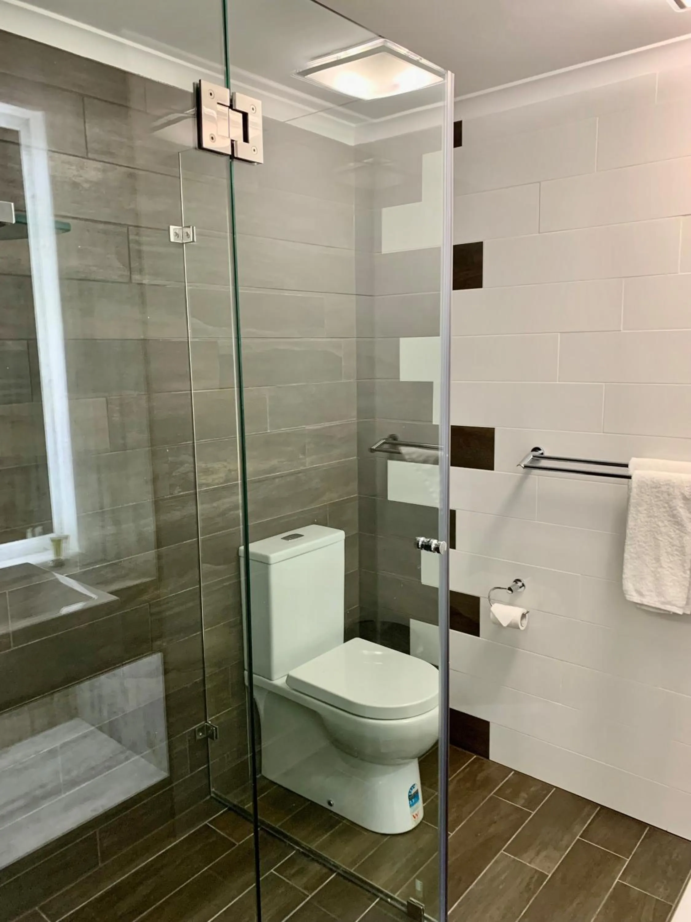 Shower in Banana Hotel Motel