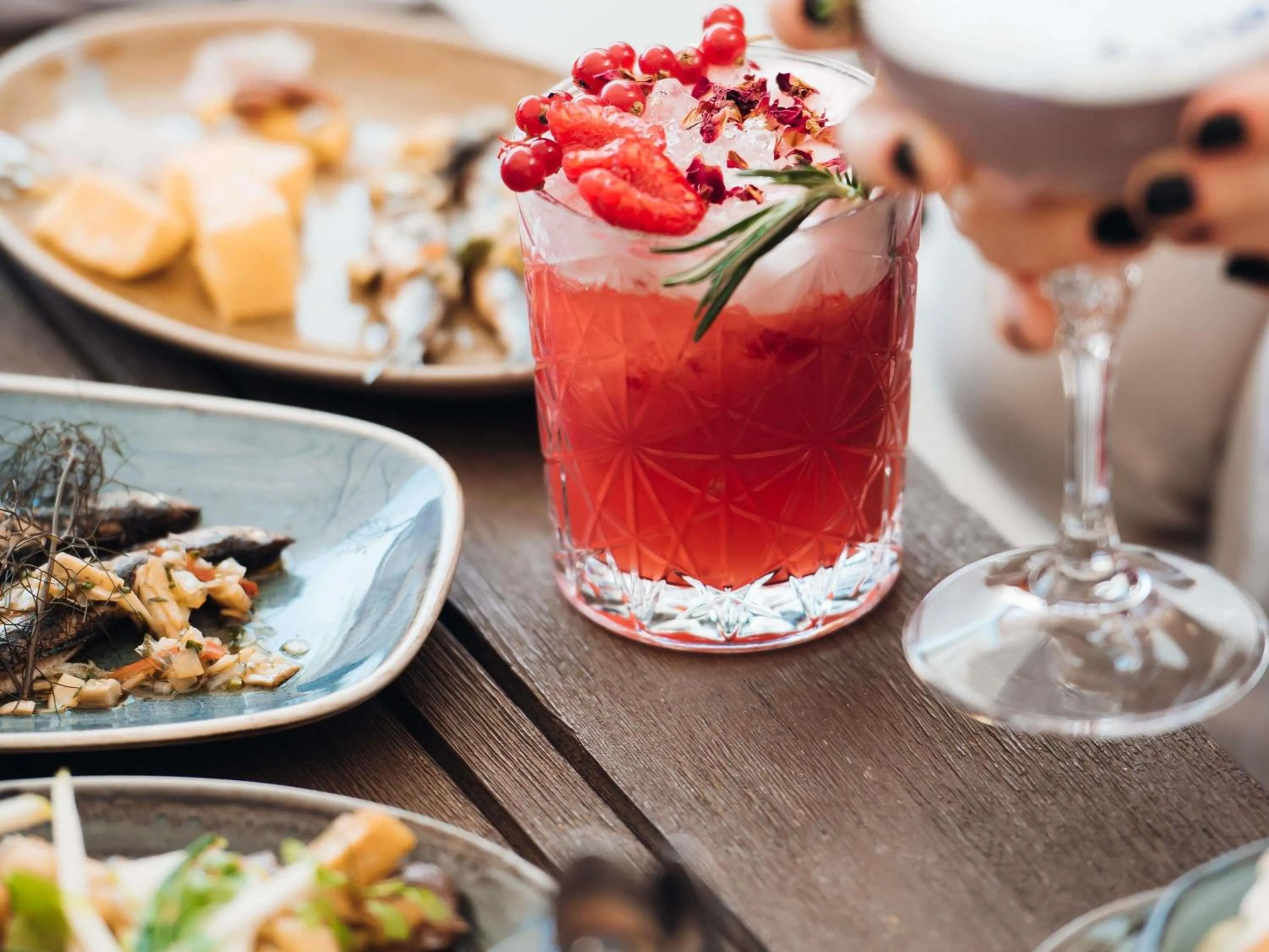 Lounge or bar in Mercure Avignon TGV Hotel & Spa