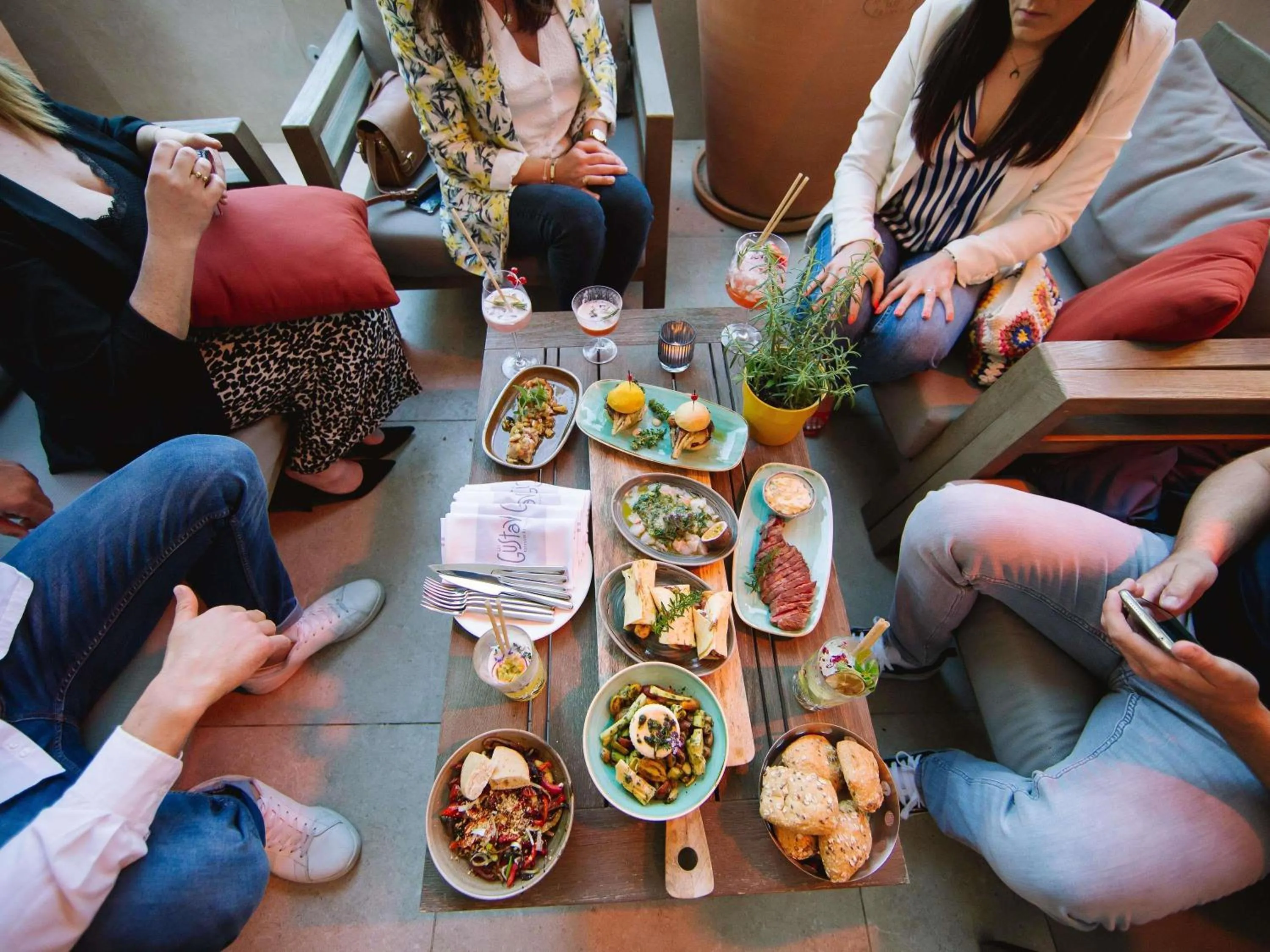 Restaurant/places to eat in Mercure Avignon TGV Hotel & Spa