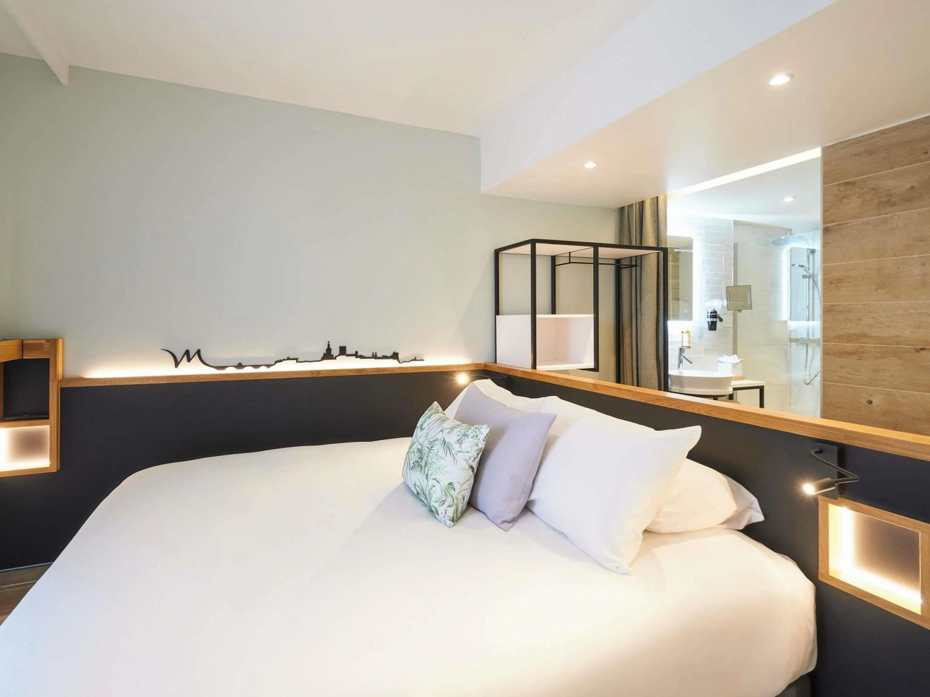 Bedroom, Bed in Mercure Avignon TGV Hotel & Spa