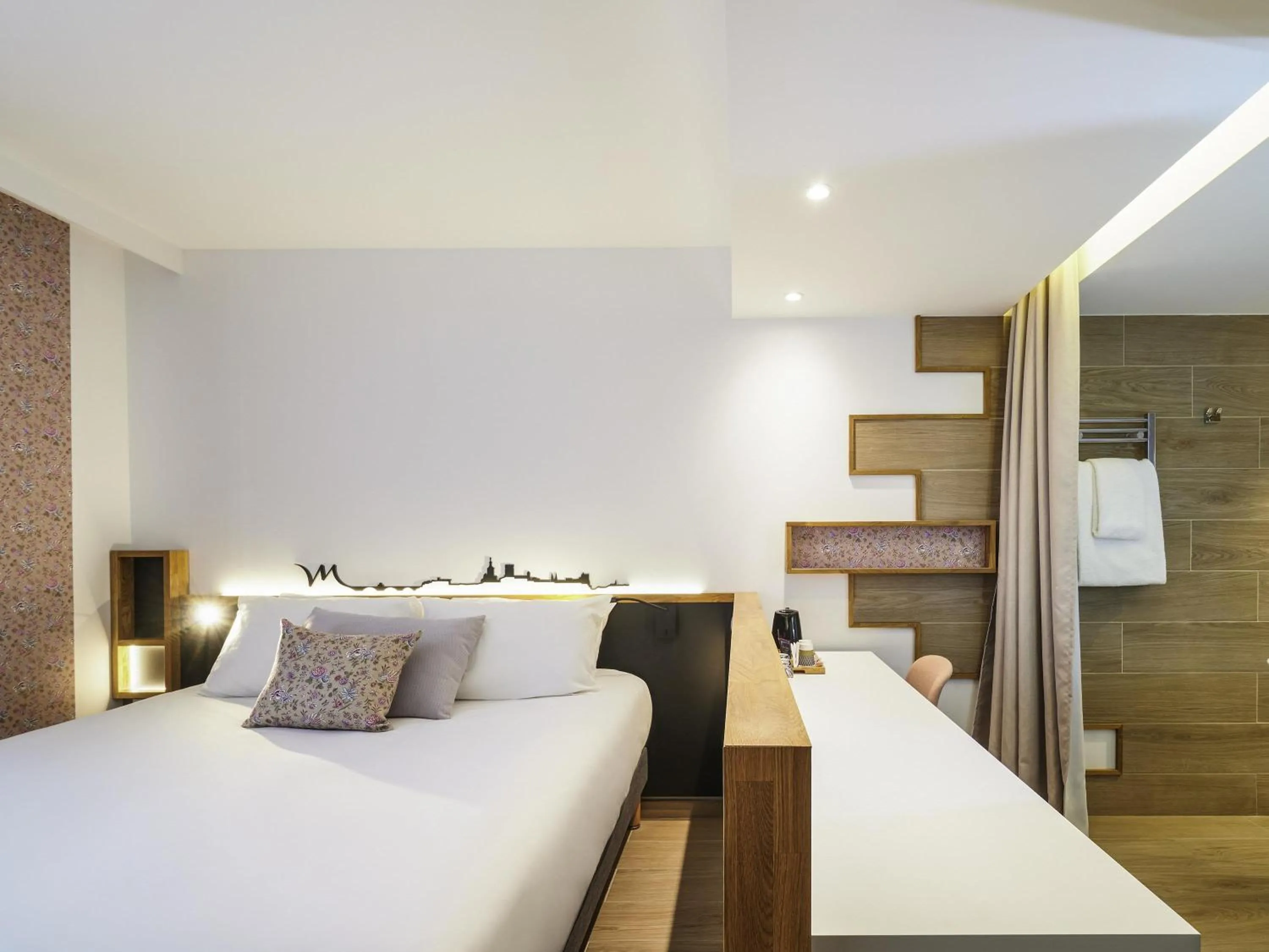 Bedroom, Bed in Mercure Avignon TGV Hotel & Spa