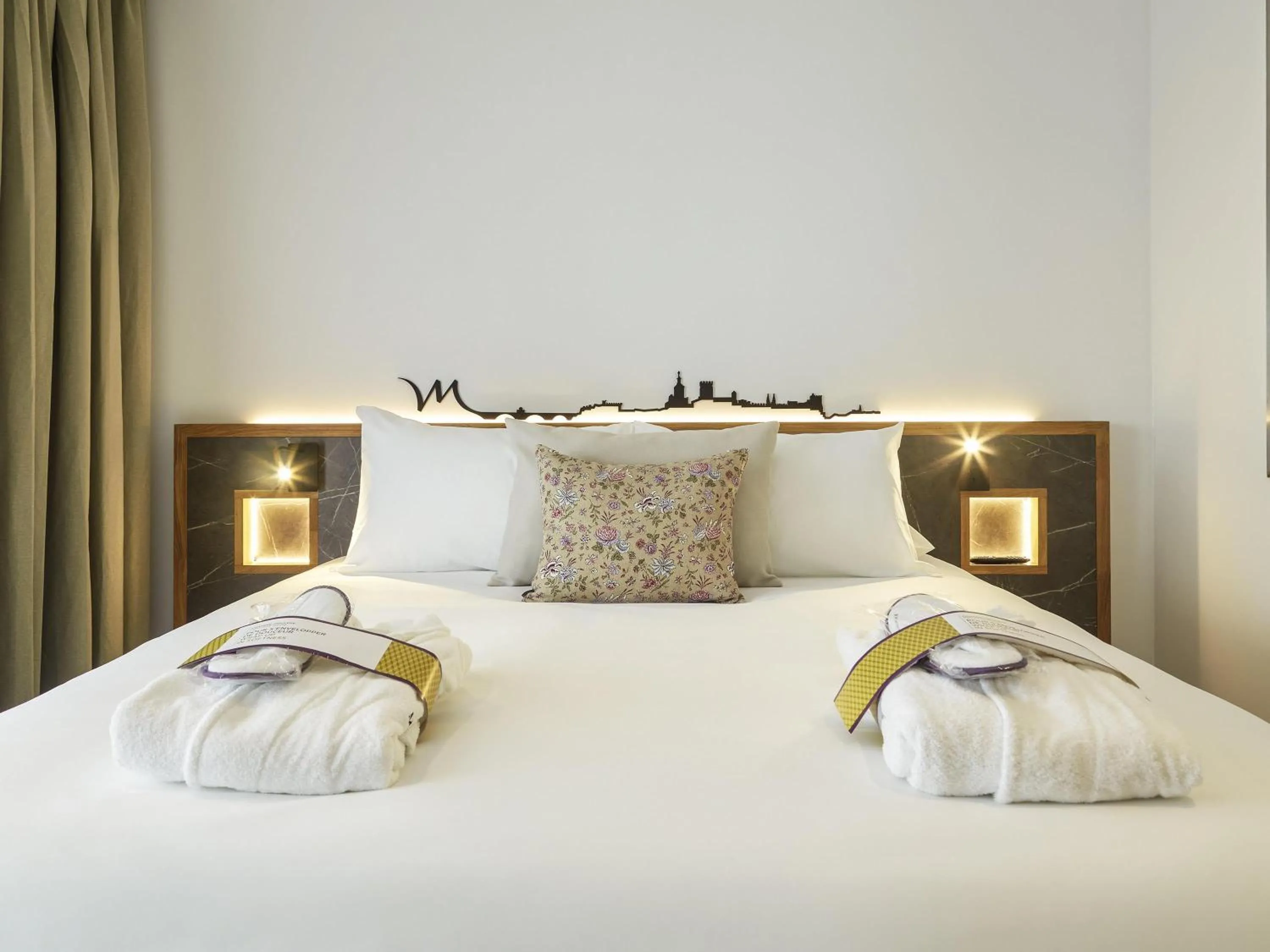 Bedroom, Bed in Mercure Avignon TGV Hotel & Spa