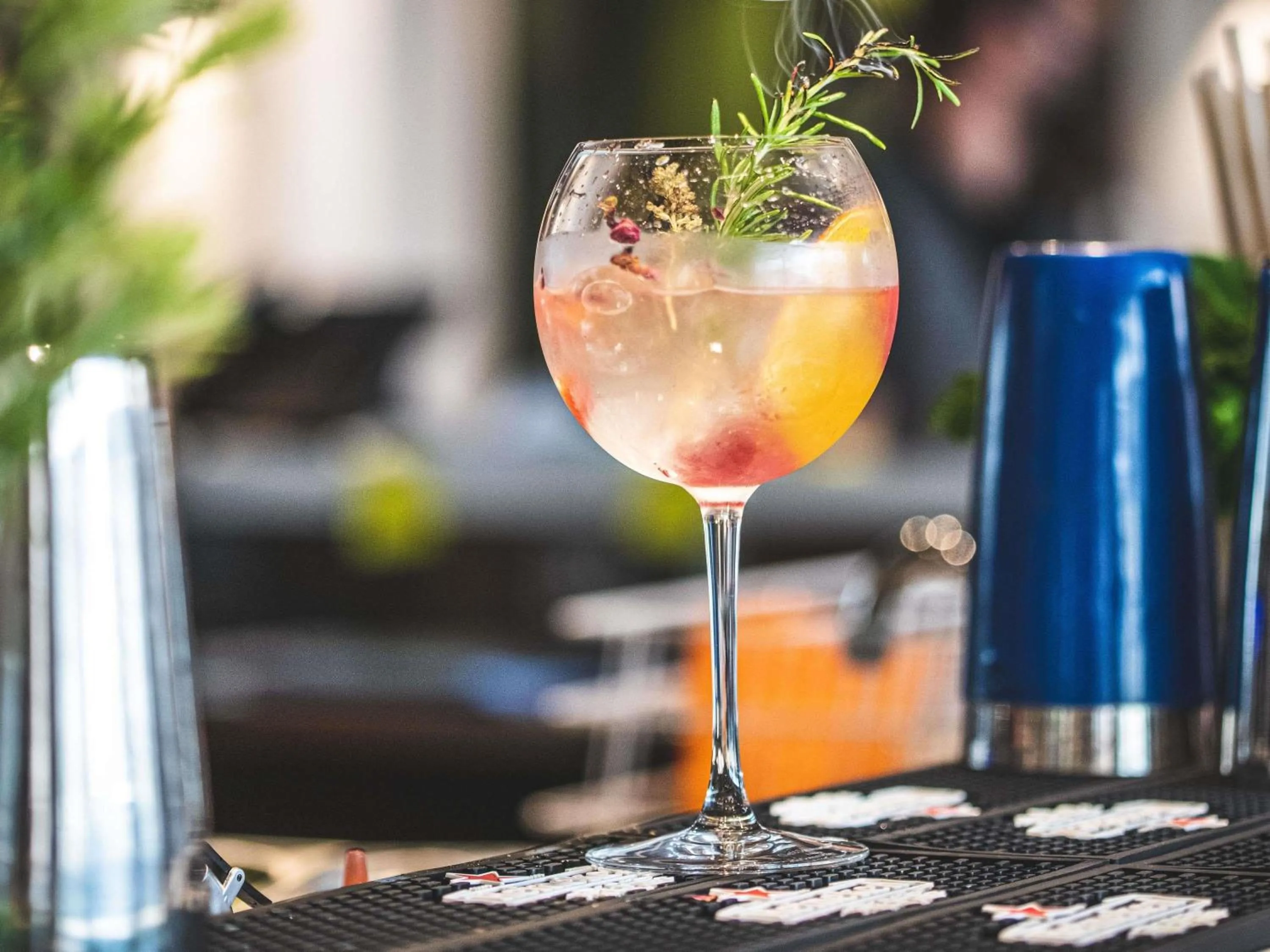 Lounge or bar in Mercure Avignon TGV Hotel & Spa