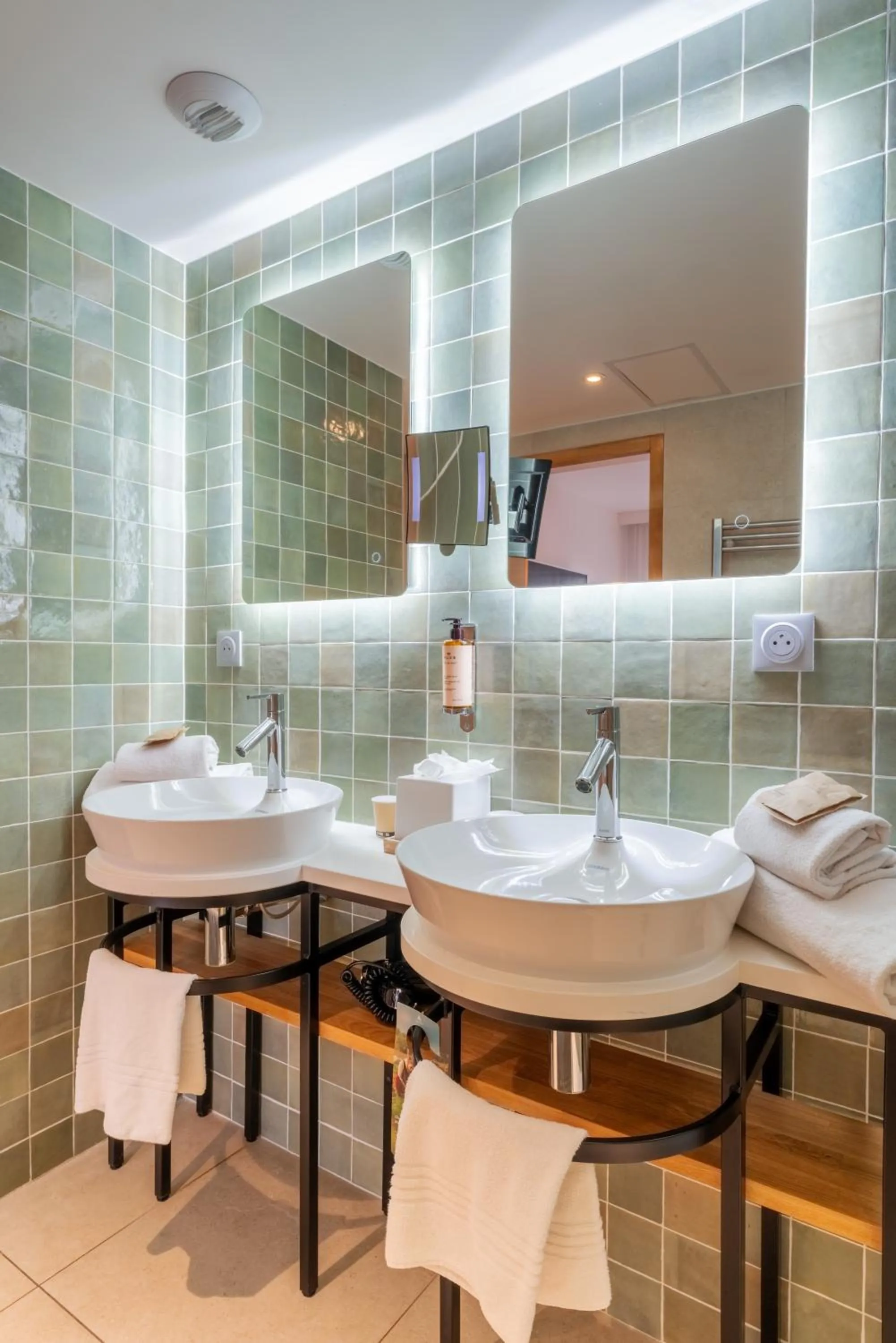 Bathroom in Mercure Avignon TGV Hotel & Spa