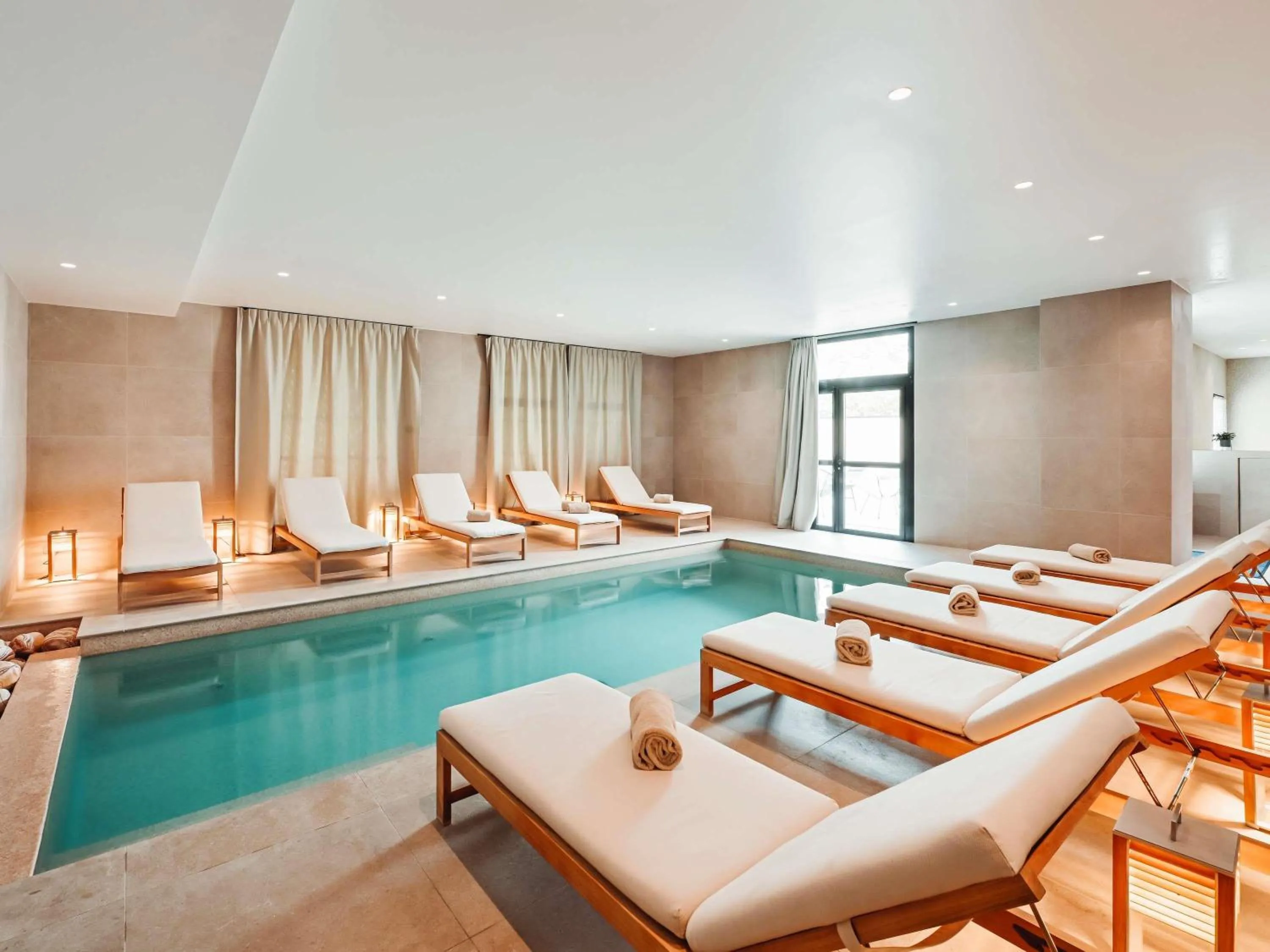 Pool view in Mercure Avignon TGV Hotel & Spa