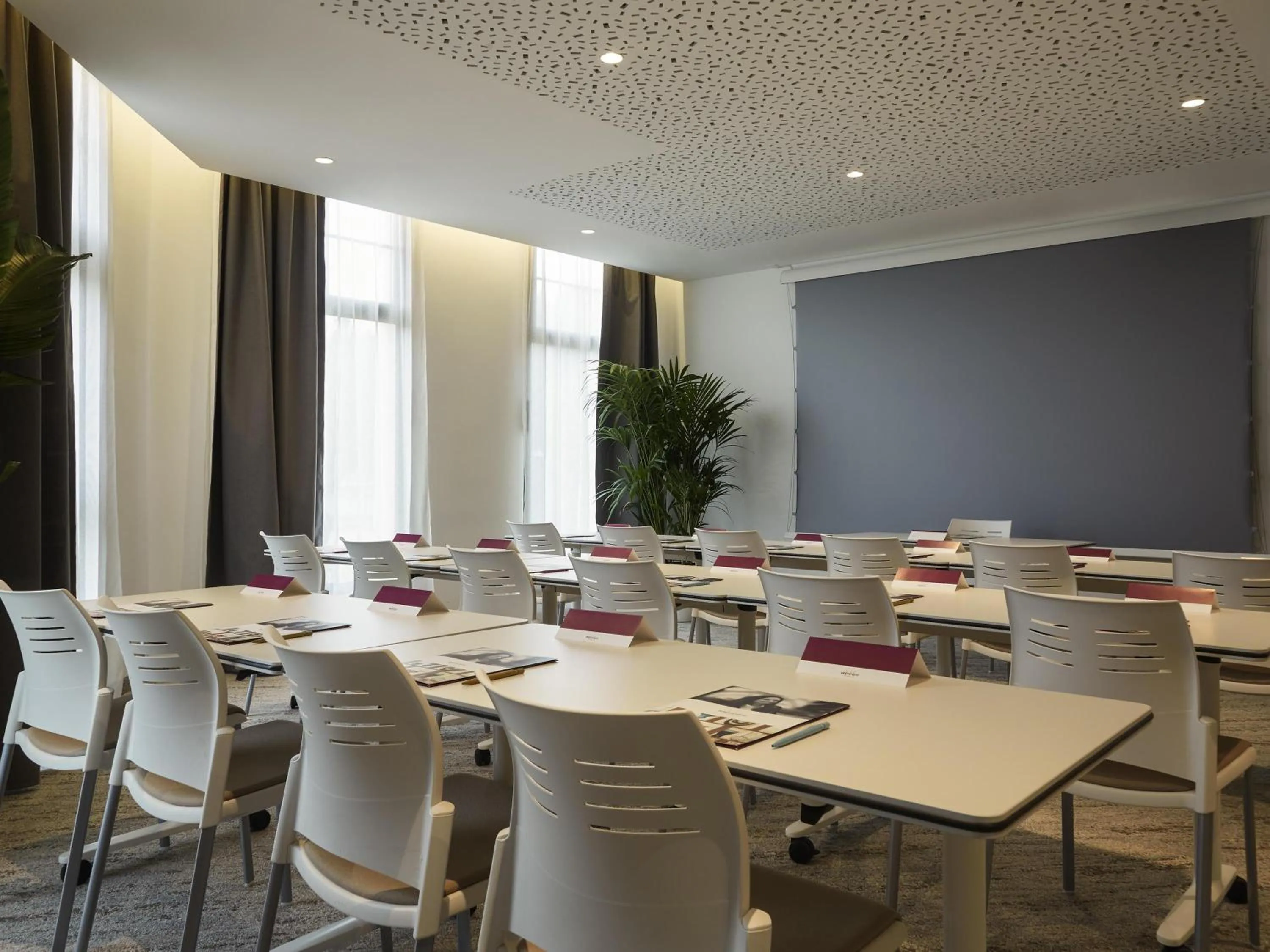 Meeting/conference room in Mercure Avignon TGV Hotel & Spa