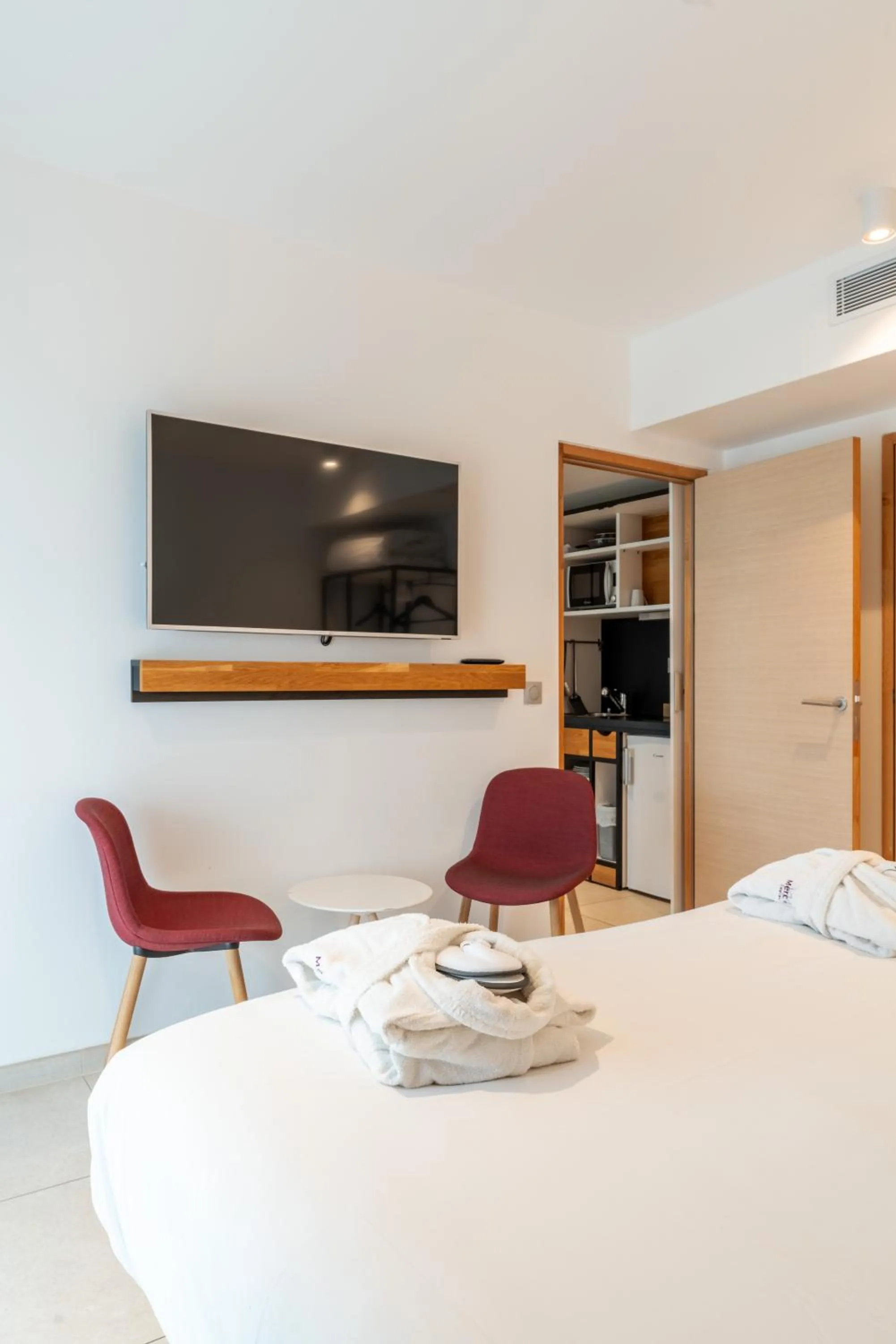 TV and multimedia, Bed in Mercure Avignon TGV Hotel & Spa