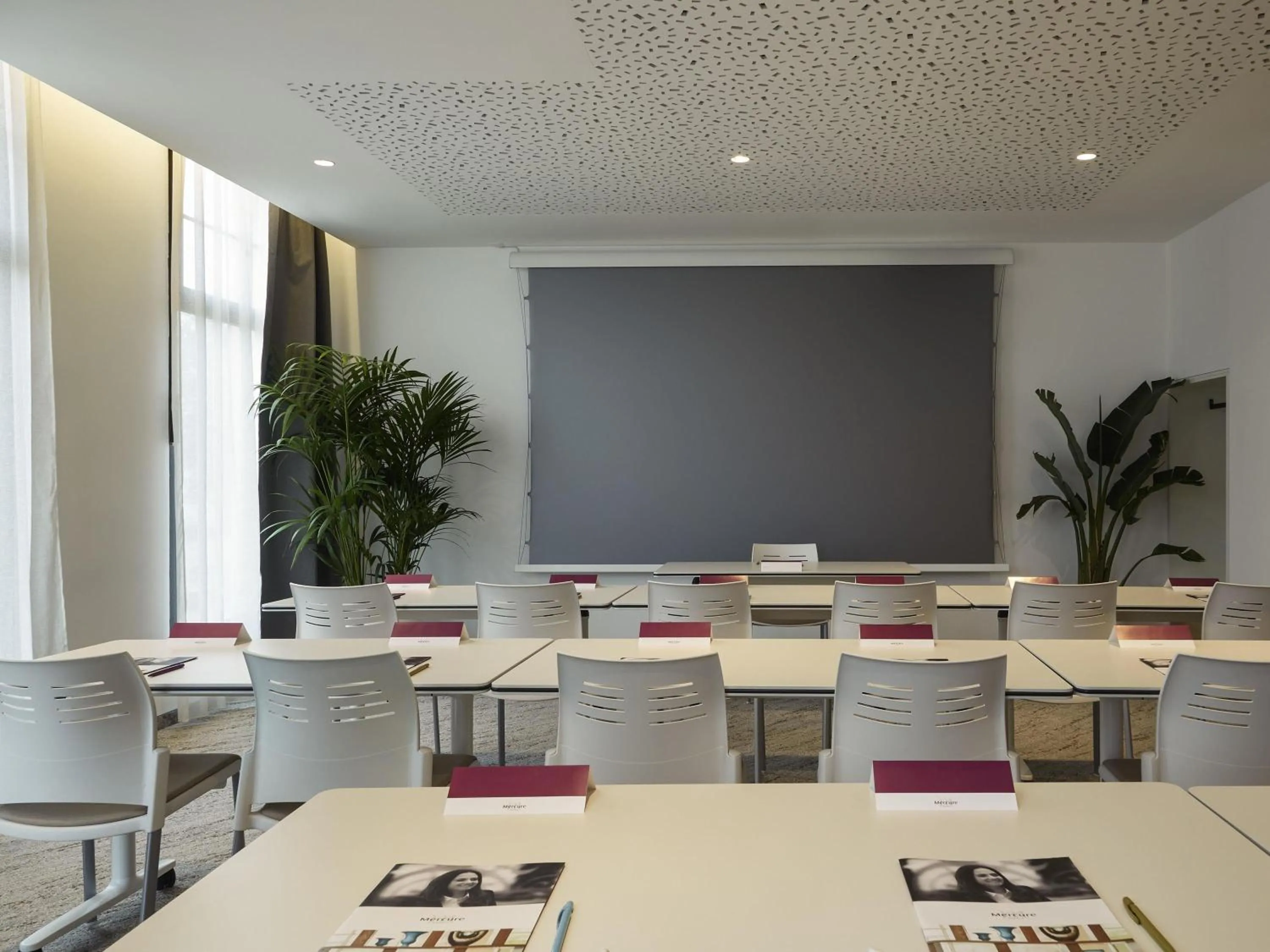 Meeting/conference room in Mercure Avignon TGV Hotel & Spa