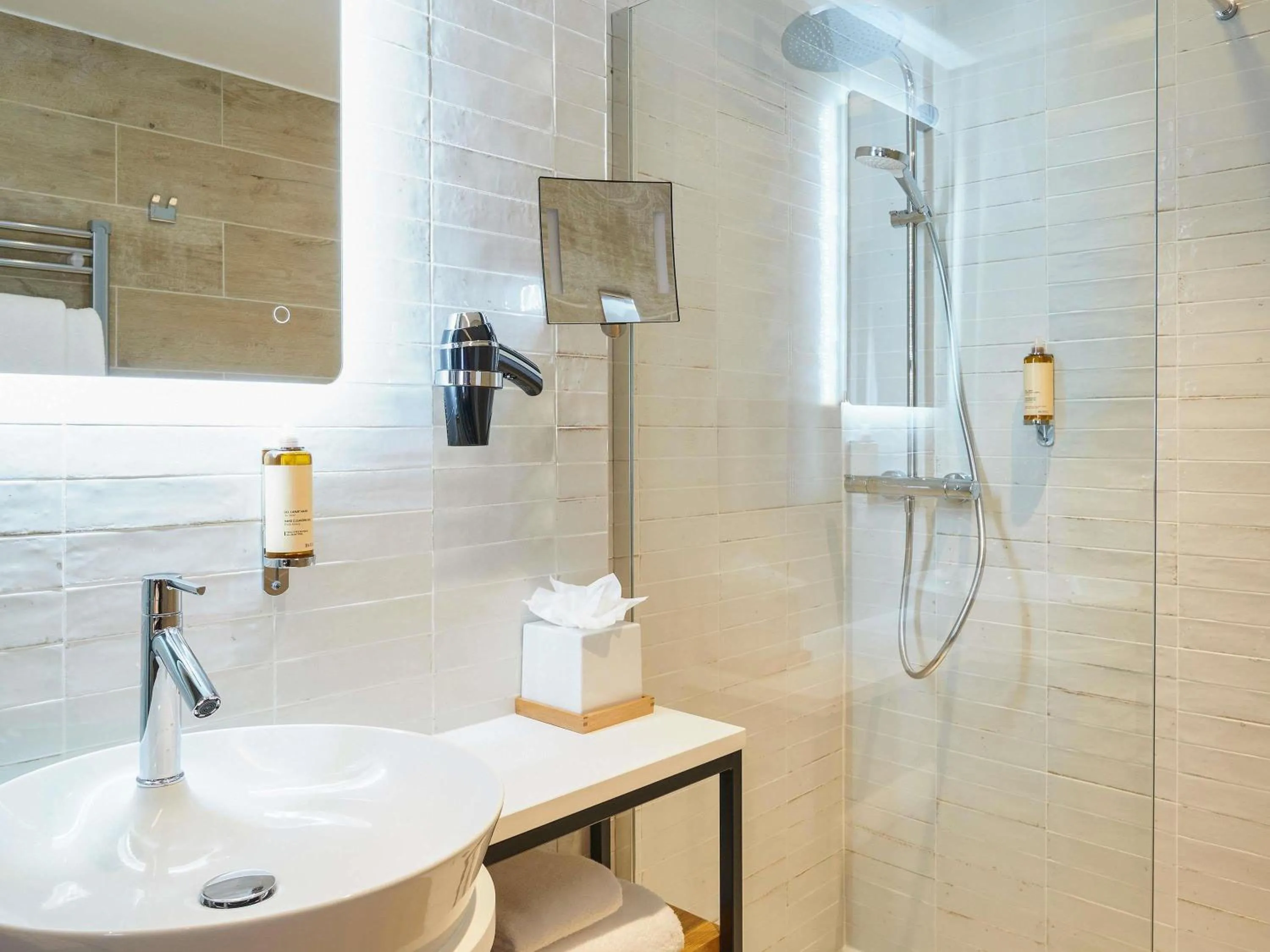 Bedroom in Mercure Avignon TGV Hotel & Spa