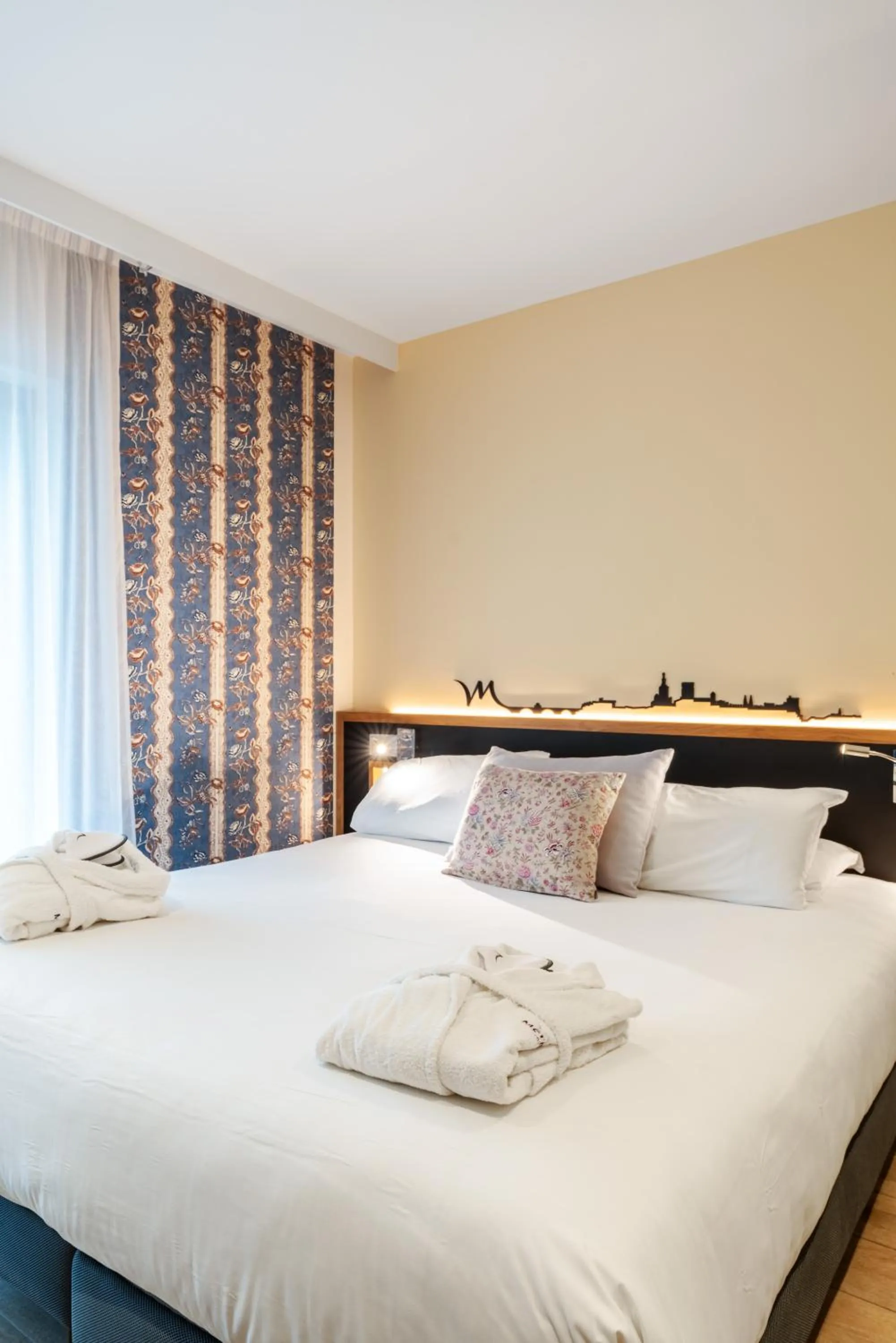 Bed in Mercure Avignon TGV Hotel & Spa