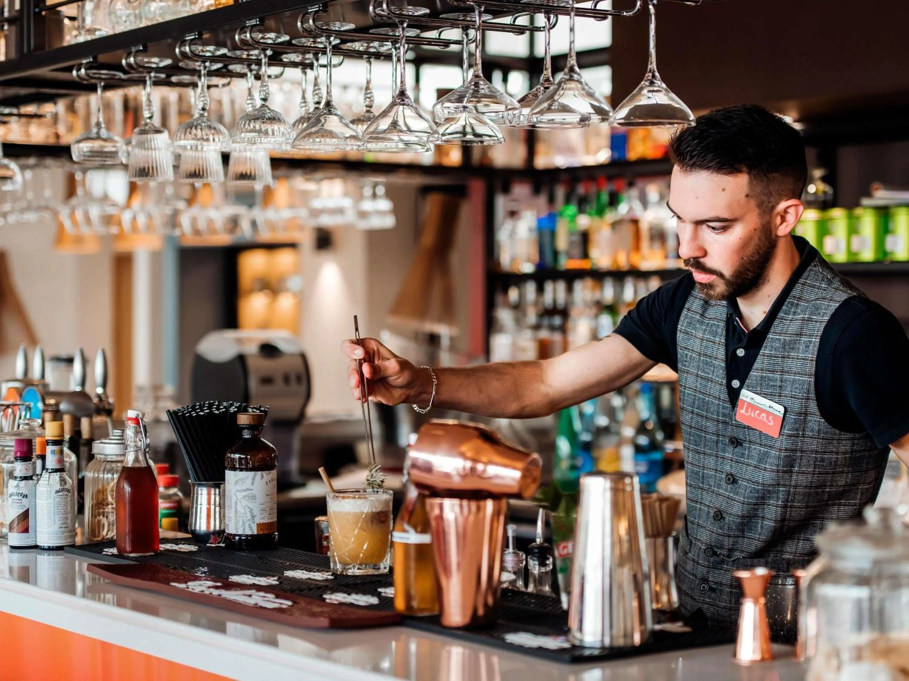 Lounge or bar in Mercure Avignon TGV Hotel & Spa