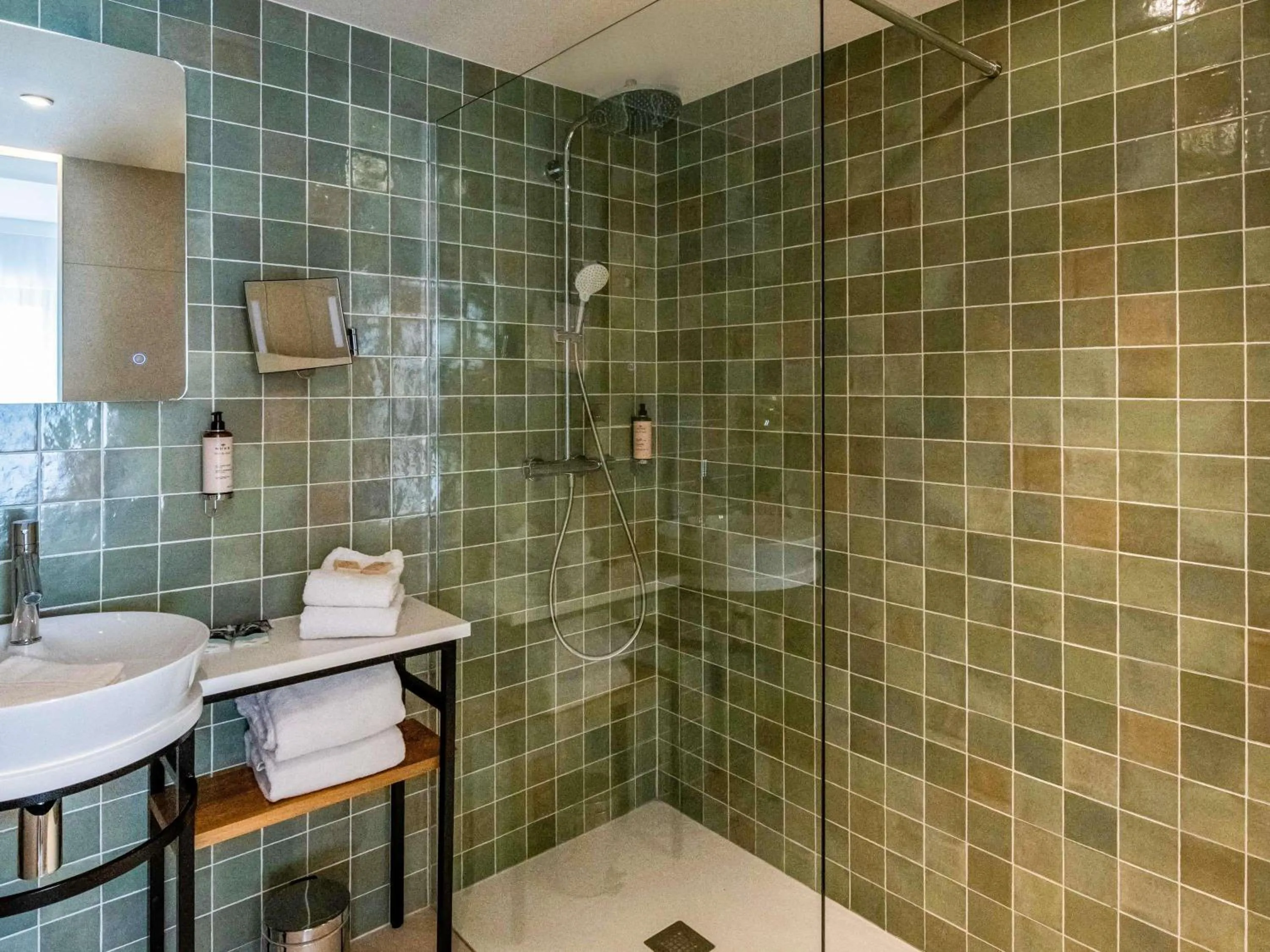 Bedroom in Mercure Avignon TGV Hotel & Spa