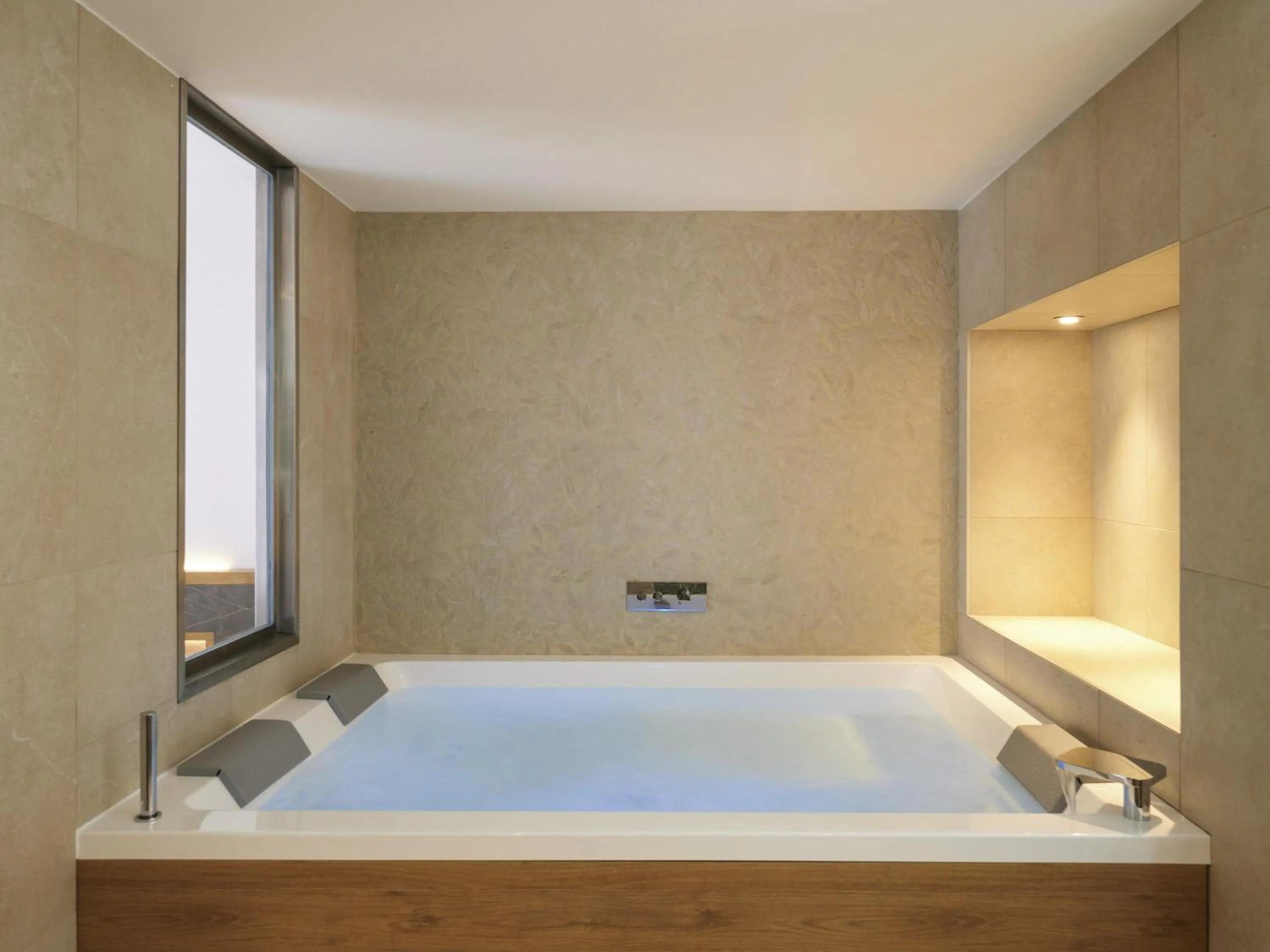 Bedroom in Mercure Avignon TGV Hotel & Spa