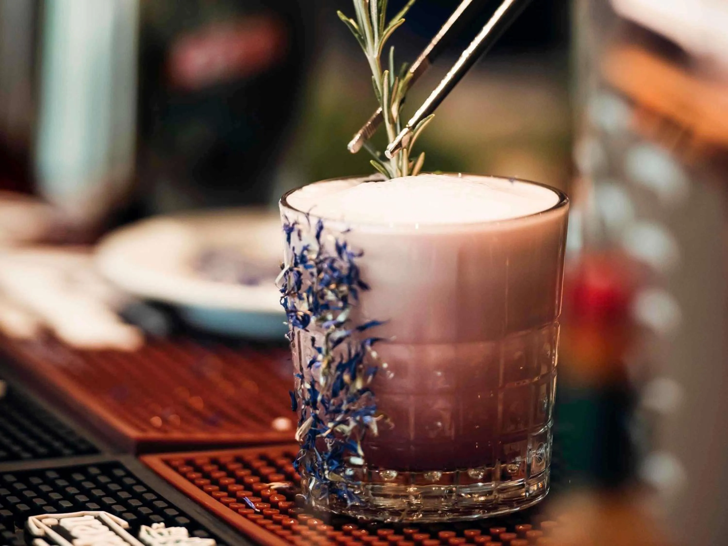 Lounge or bar in Mercure Avignon TGV Hotel & Spa