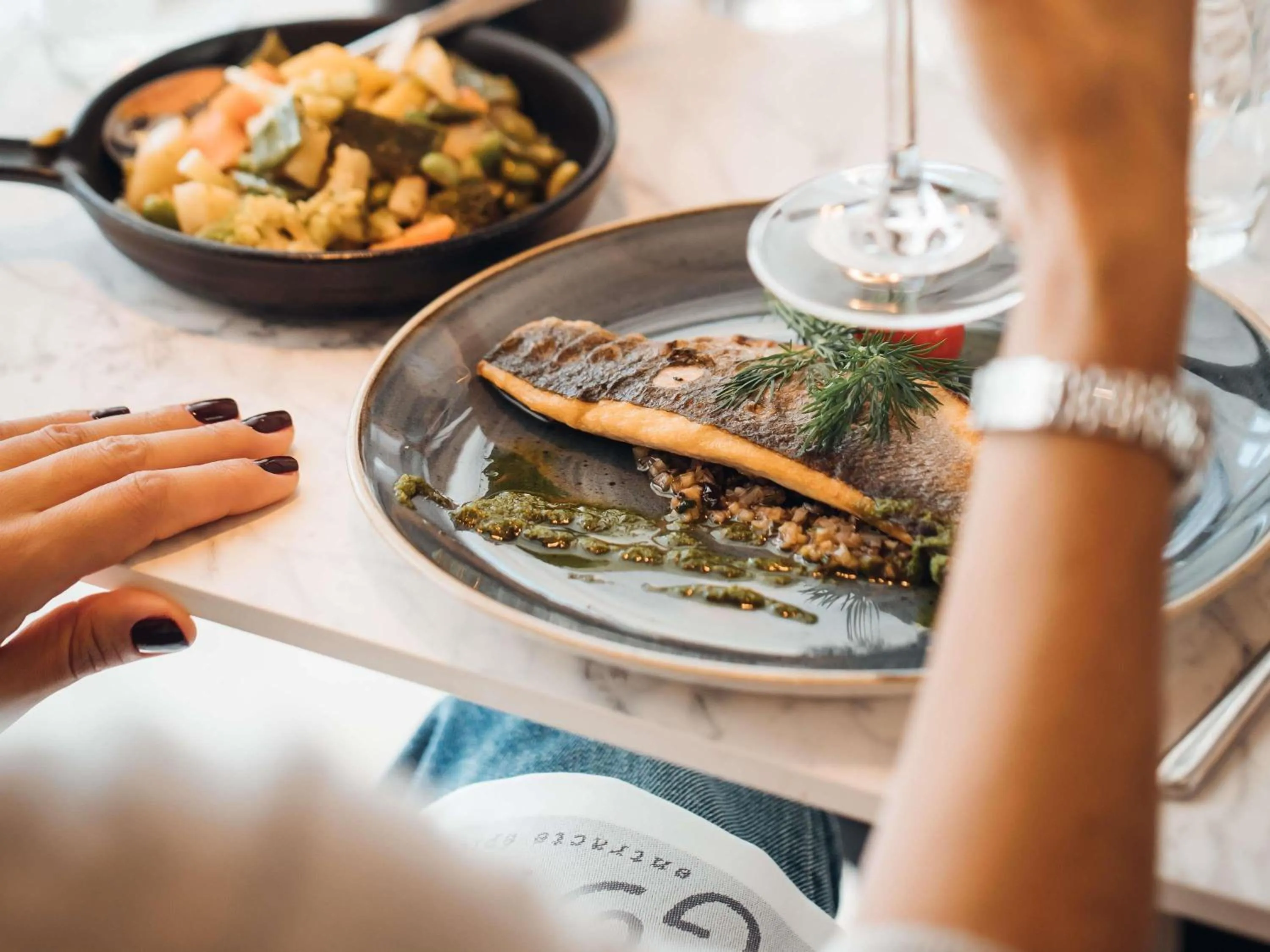 Restaurant/places to eat in Mercure Avignon TGV Hotel & Spa