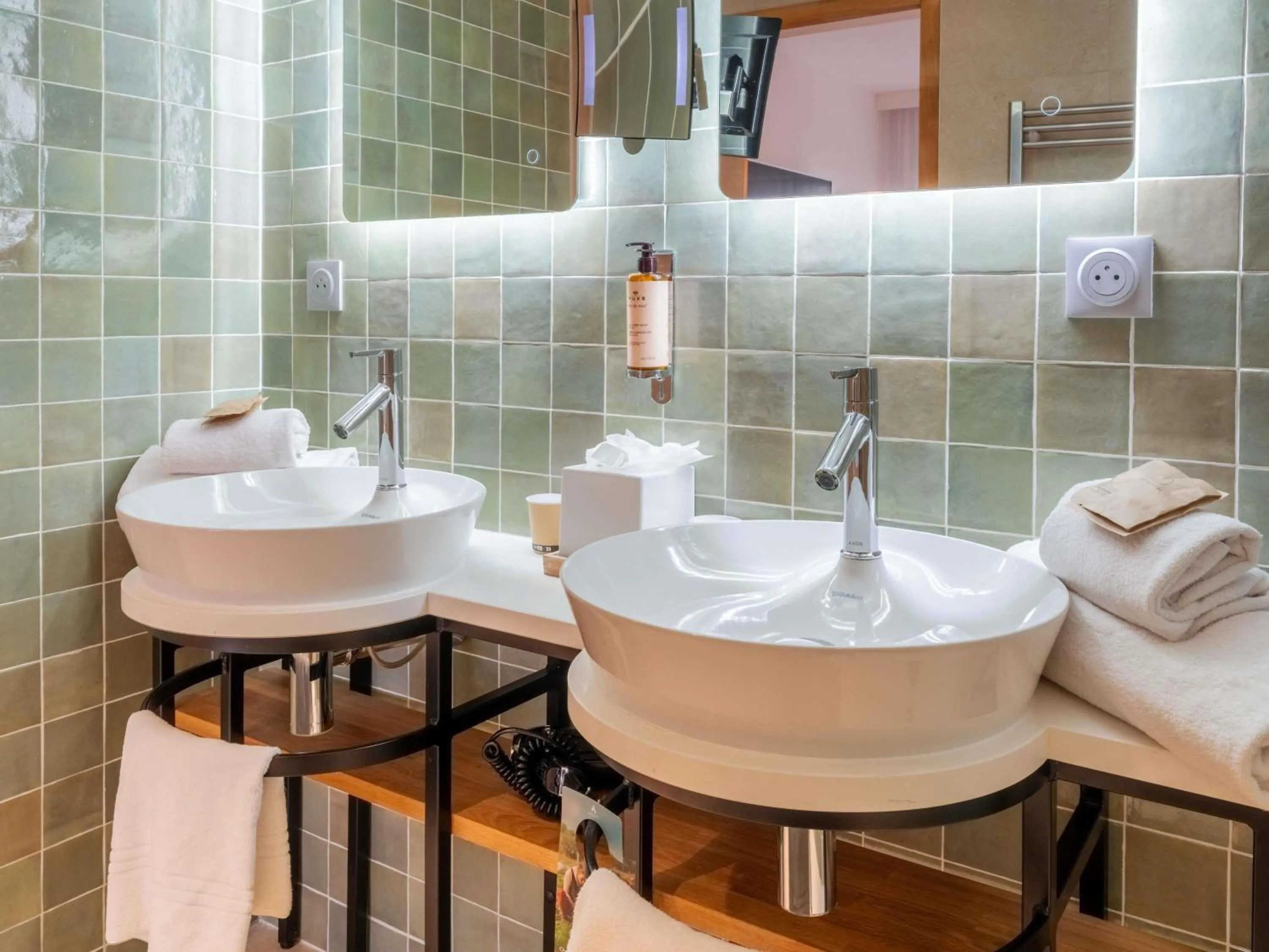 Bedroom in Mercure Avignon TGV Hotel & Spa